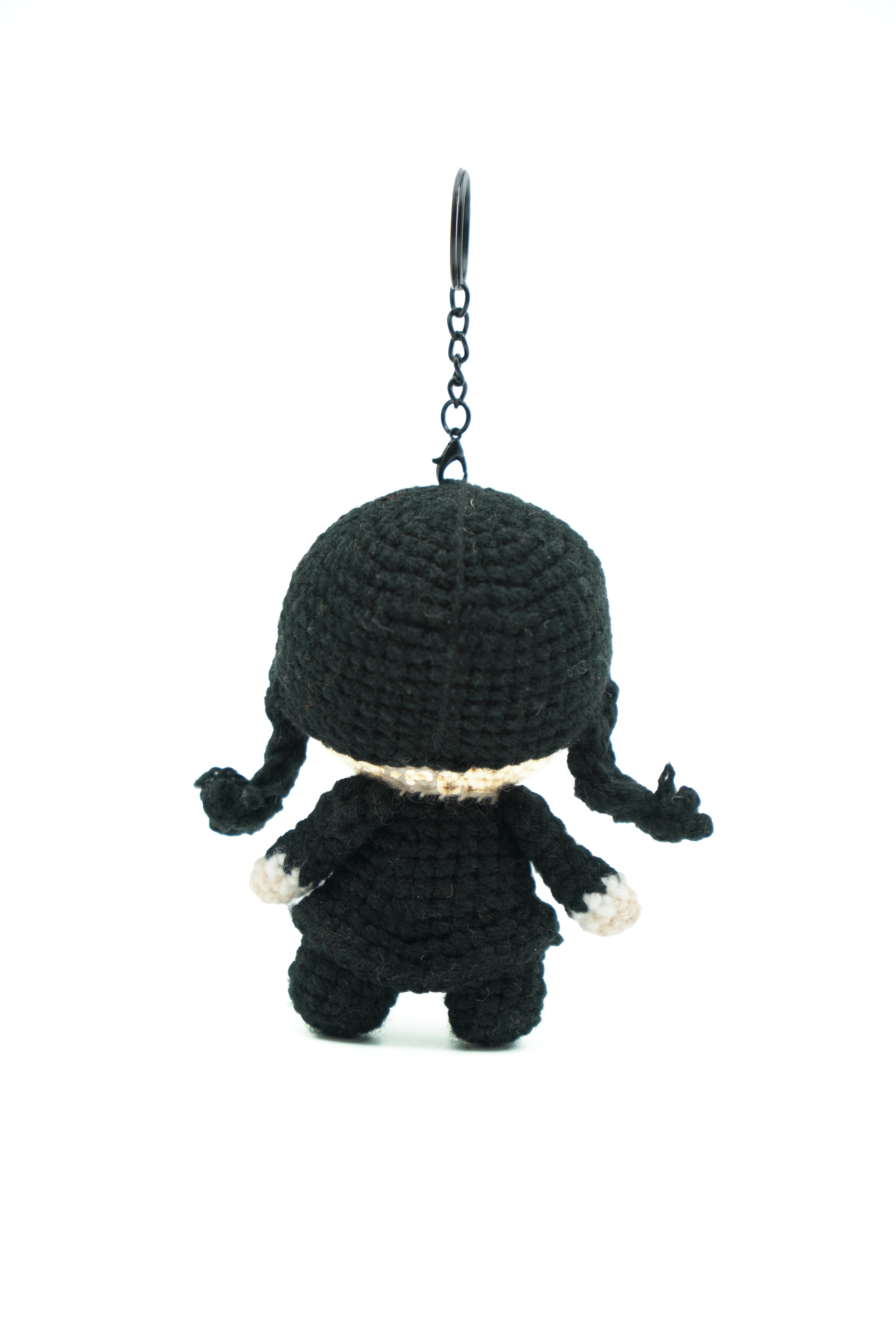Dije de ganchillo de Wednesday Addams