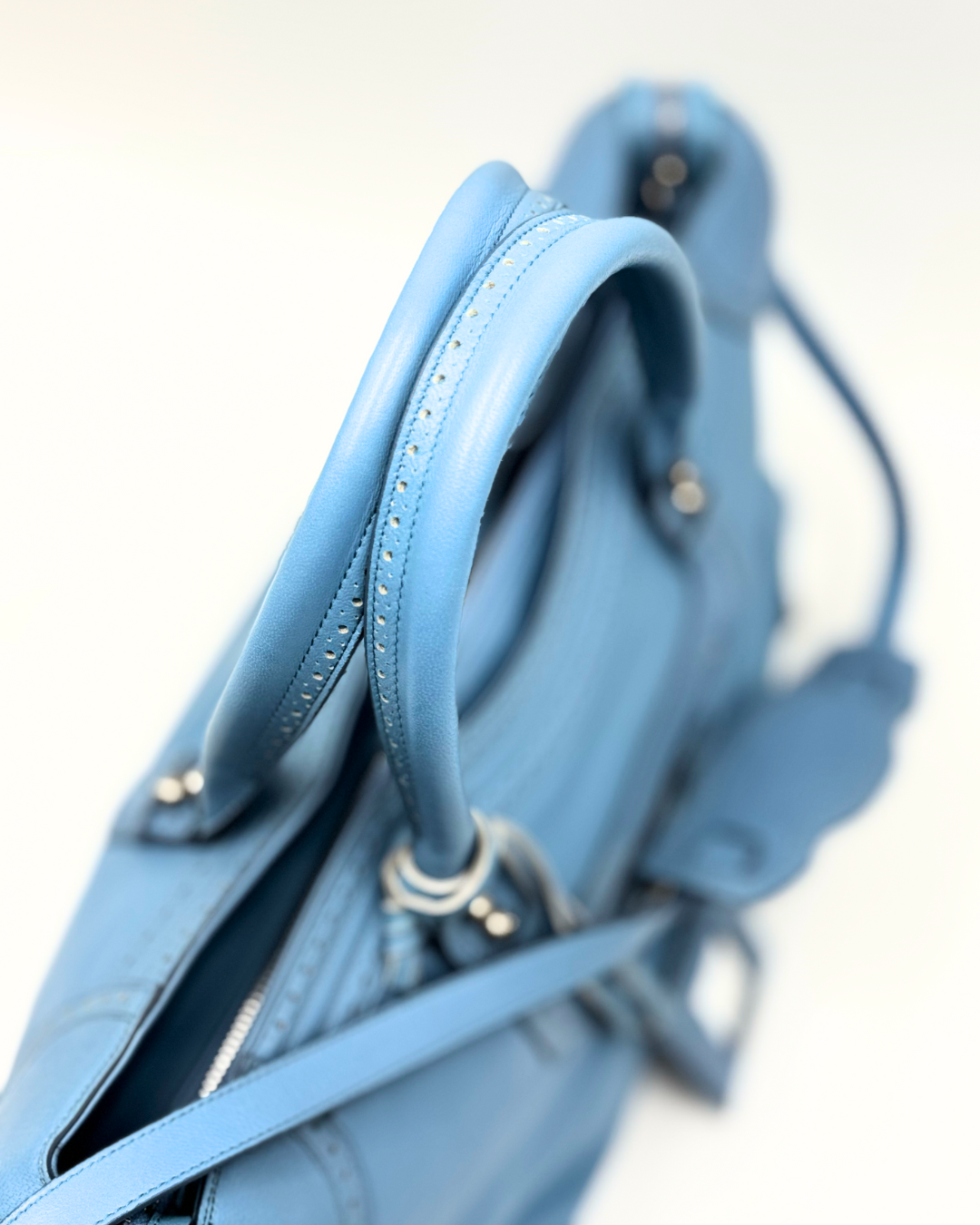 Balenciaga City media celeste nappa traforata