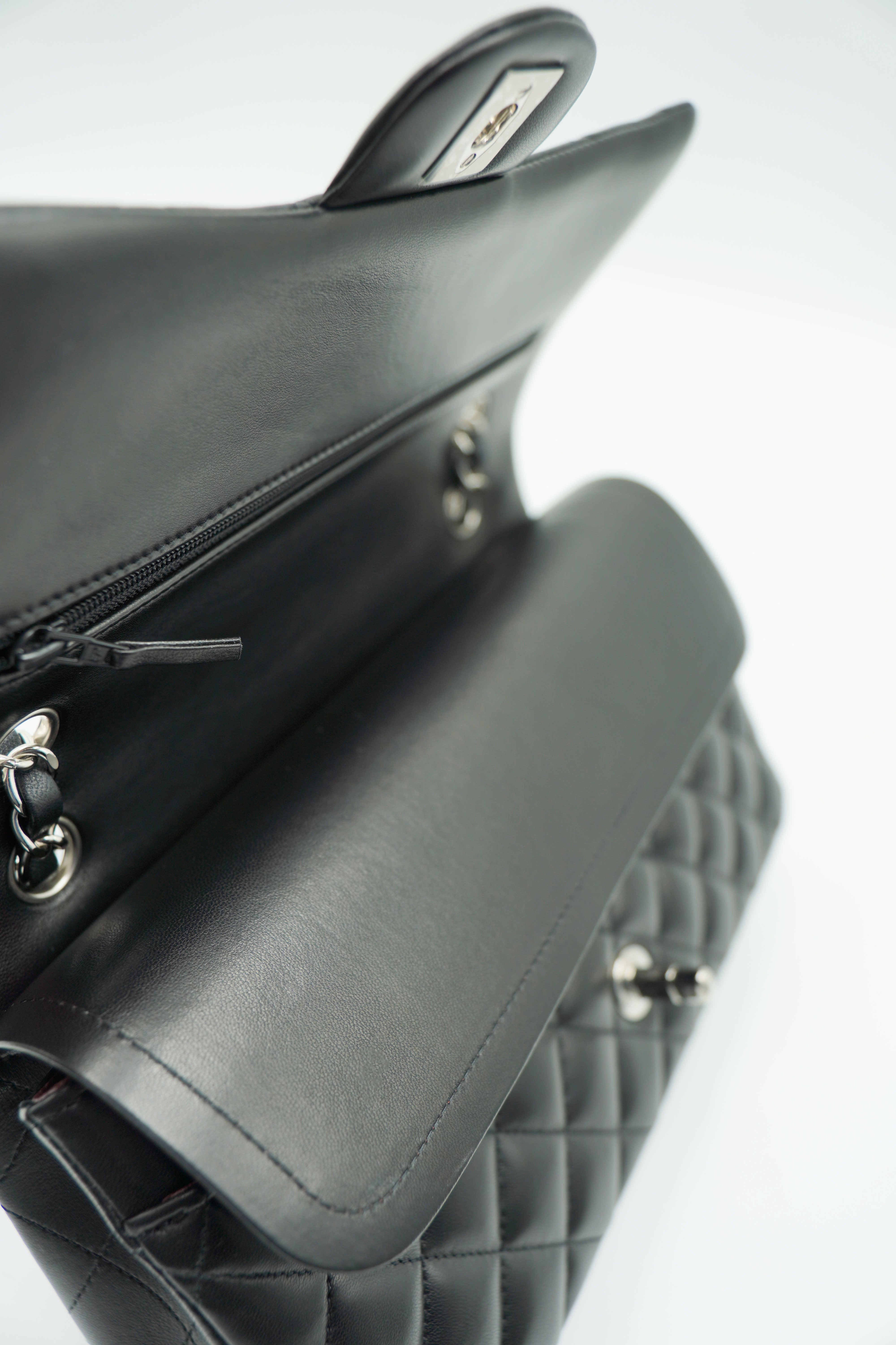Bolso Chanel Timeless de piel de cordero clásico negro - Usado auténtico