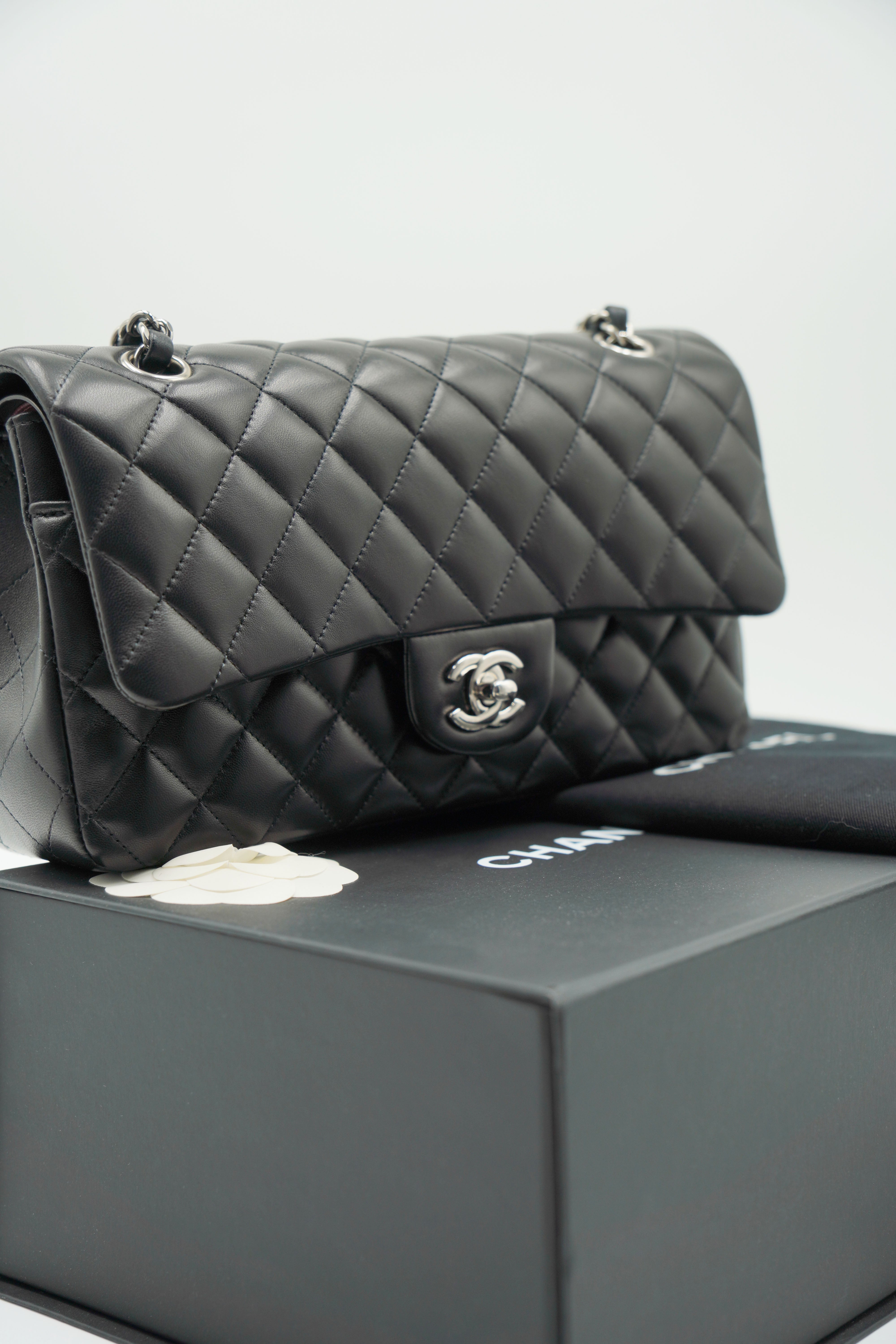 Bolso Chanel Timeless de piel de cordero clásico negro - Usado auténtico
