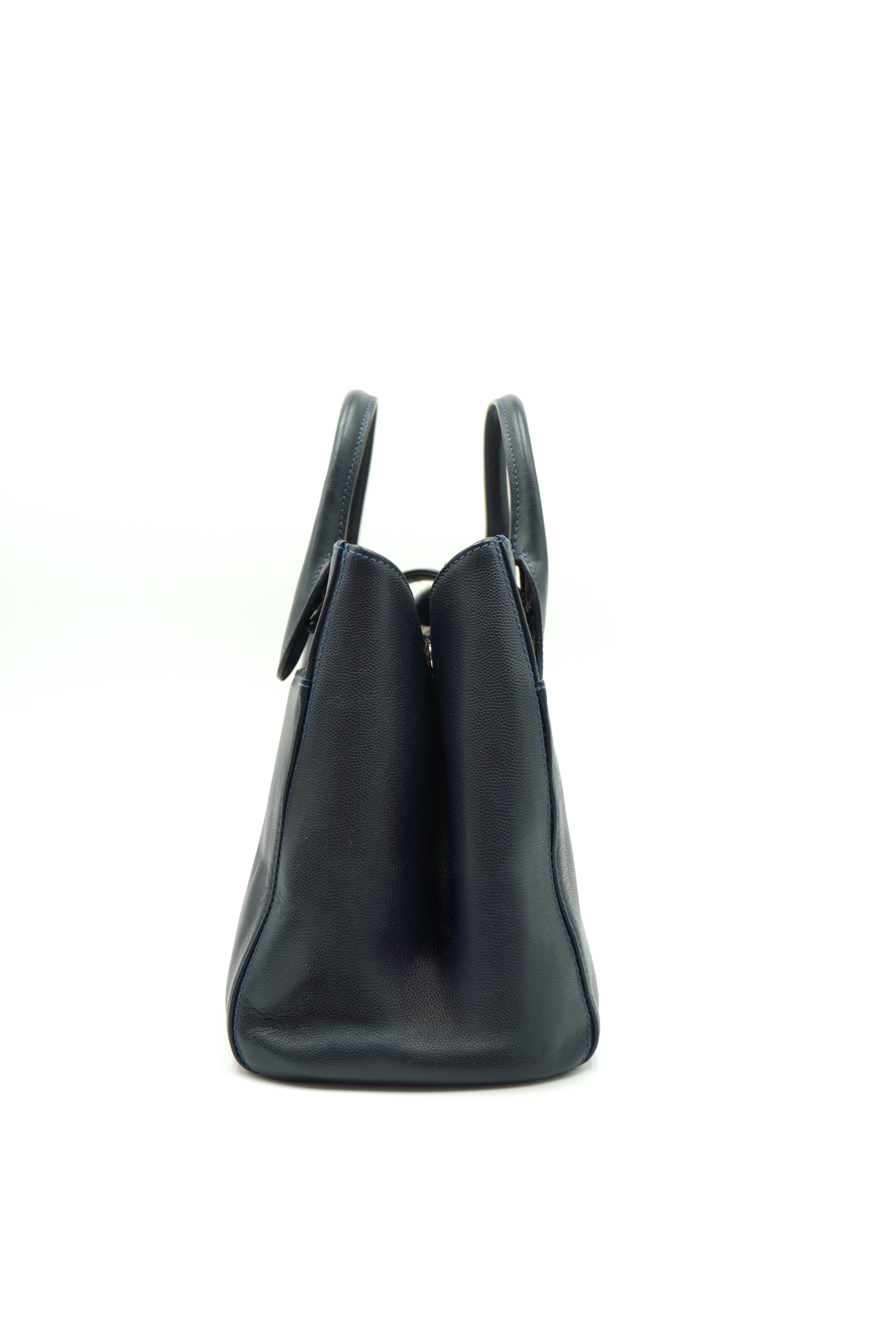 Chanel Borsa Neo Executive In Pelle Blu Navy - Usata Autentica