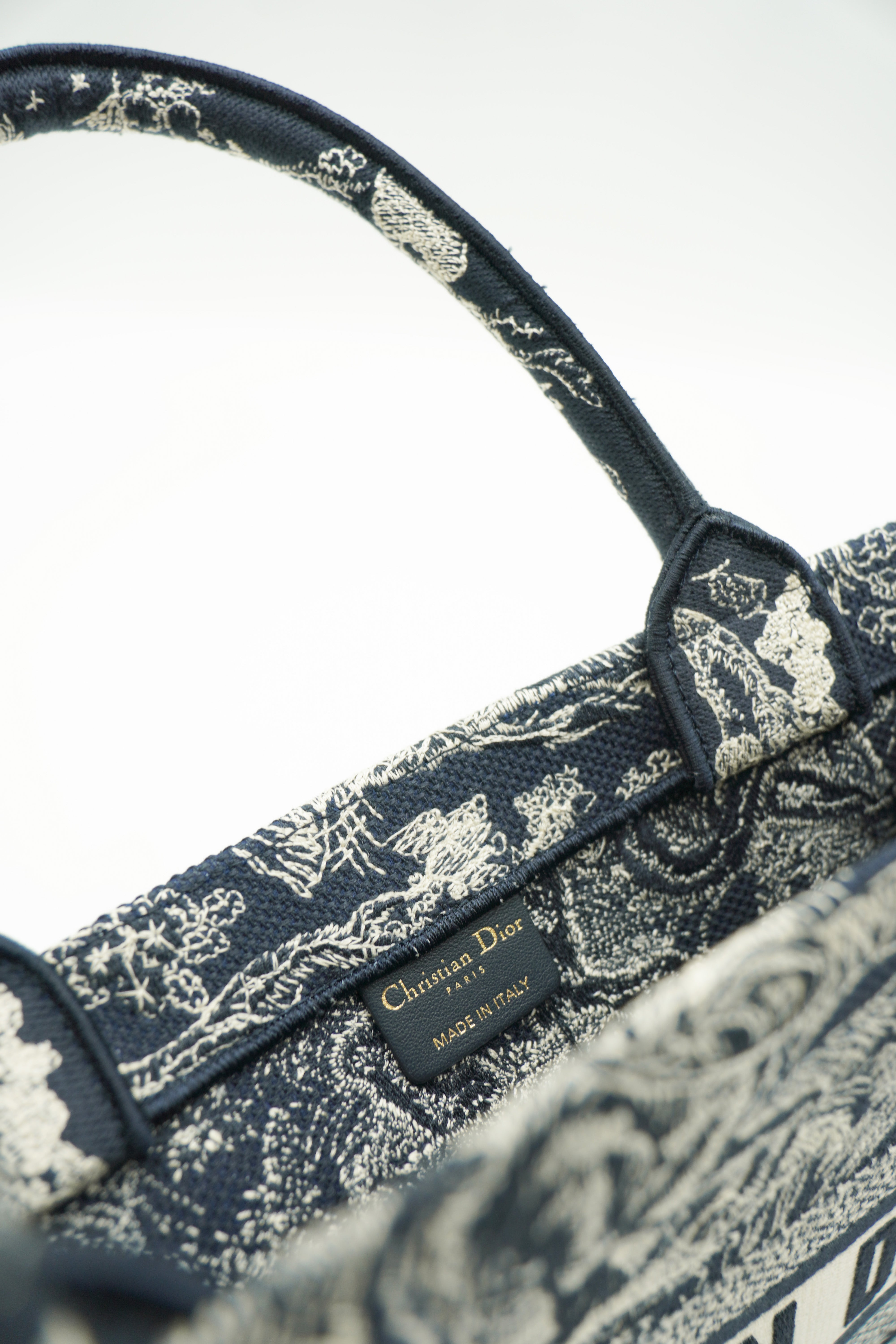 Dior Book Tote Bag Medium Embroidered Blue Ecru - Pre-owned Authentic