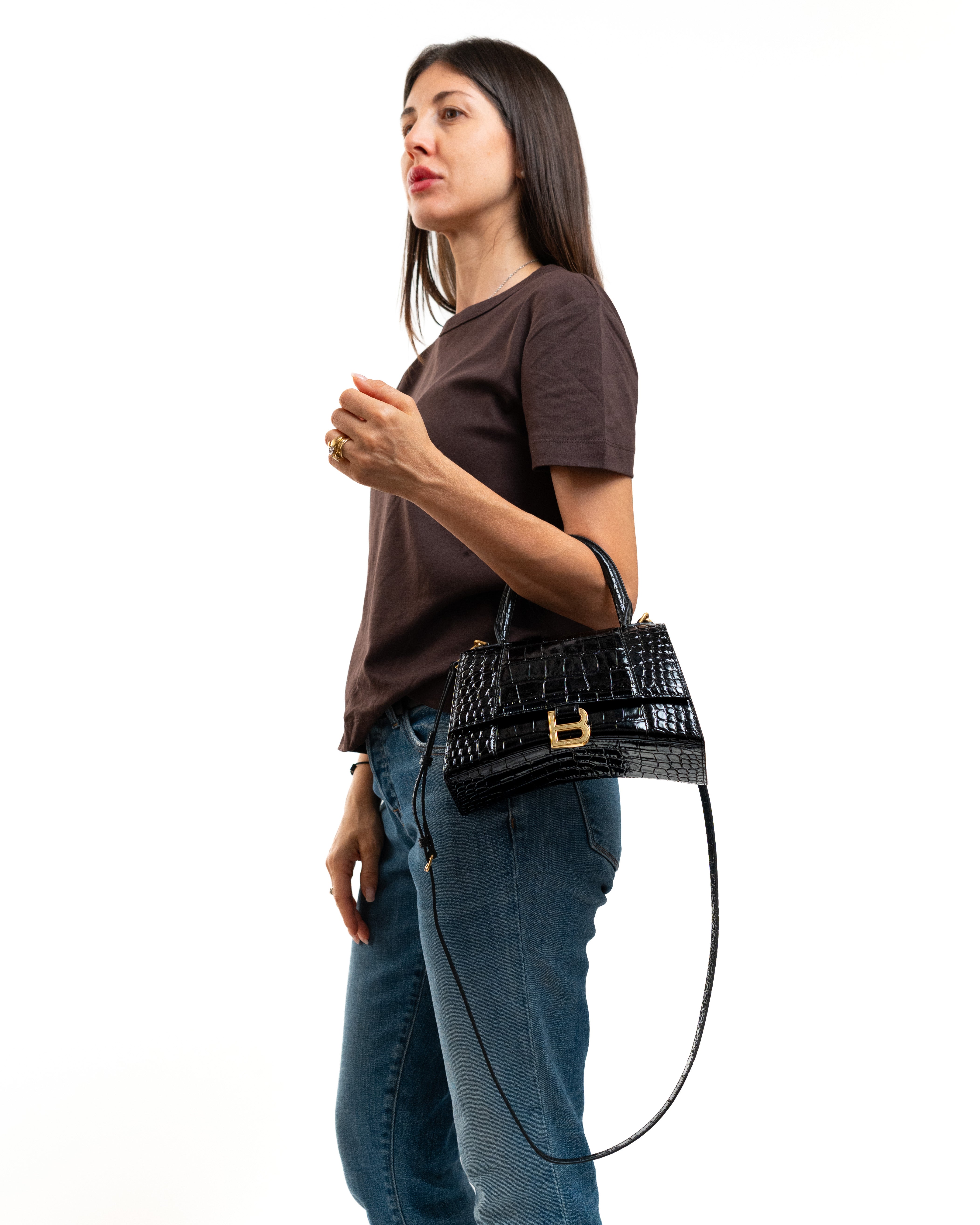 Balenciaga Borsa Hourglass XS Pelle Effetto Coccodrillo Nera indossata, riferimento dimensioni - Aurea Luxury Lab