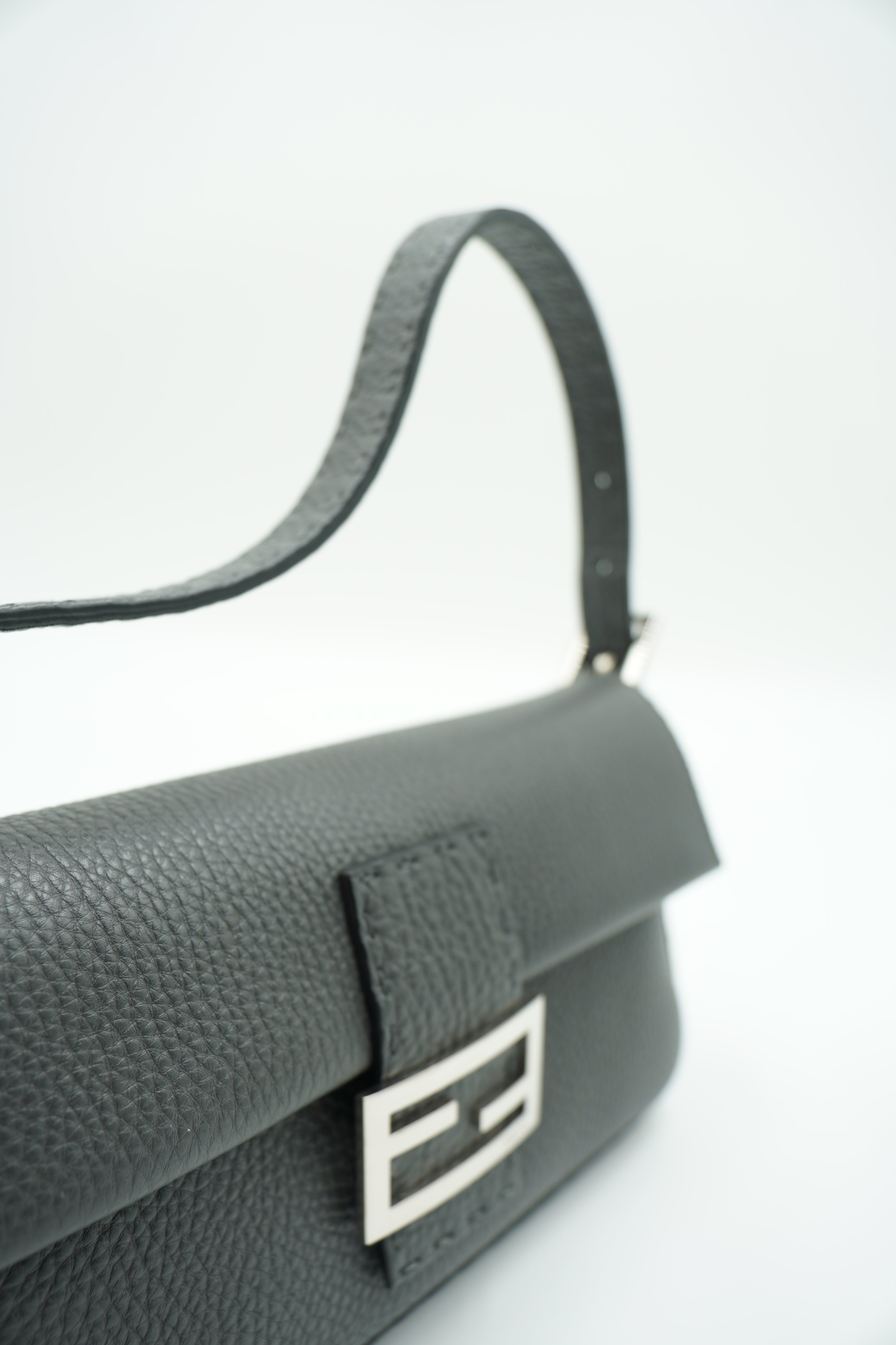 Fendi Borsa Baguette Pelle Martellata Limited Edition Selleria usata autentica - Aurea Luxury Lab