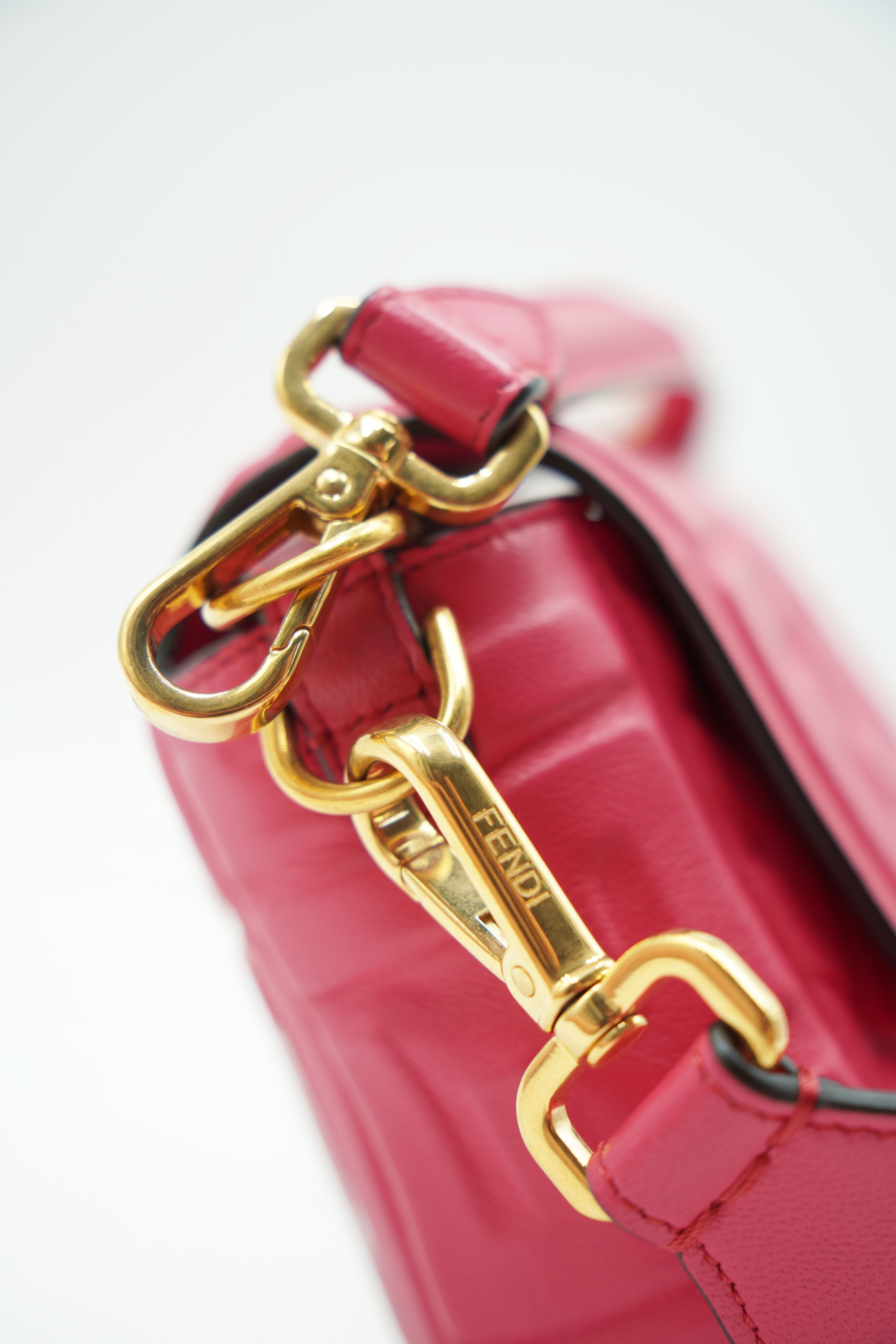 Fendi Tasche Baguette aus fuchsia Leder mit Schulterriemen - Gebraucht Authentisch
