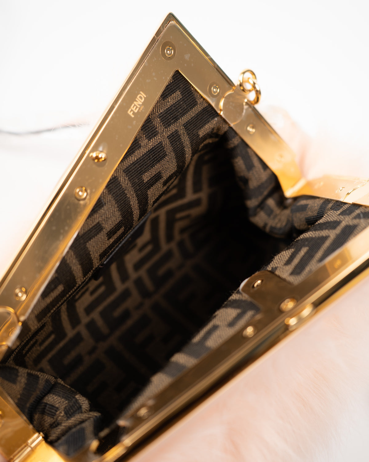 Fendi Borsa First Edizione Limitata Pelliccia di Volpe Rosa nuova mai indossata certificata - Aurea Luxury Lab