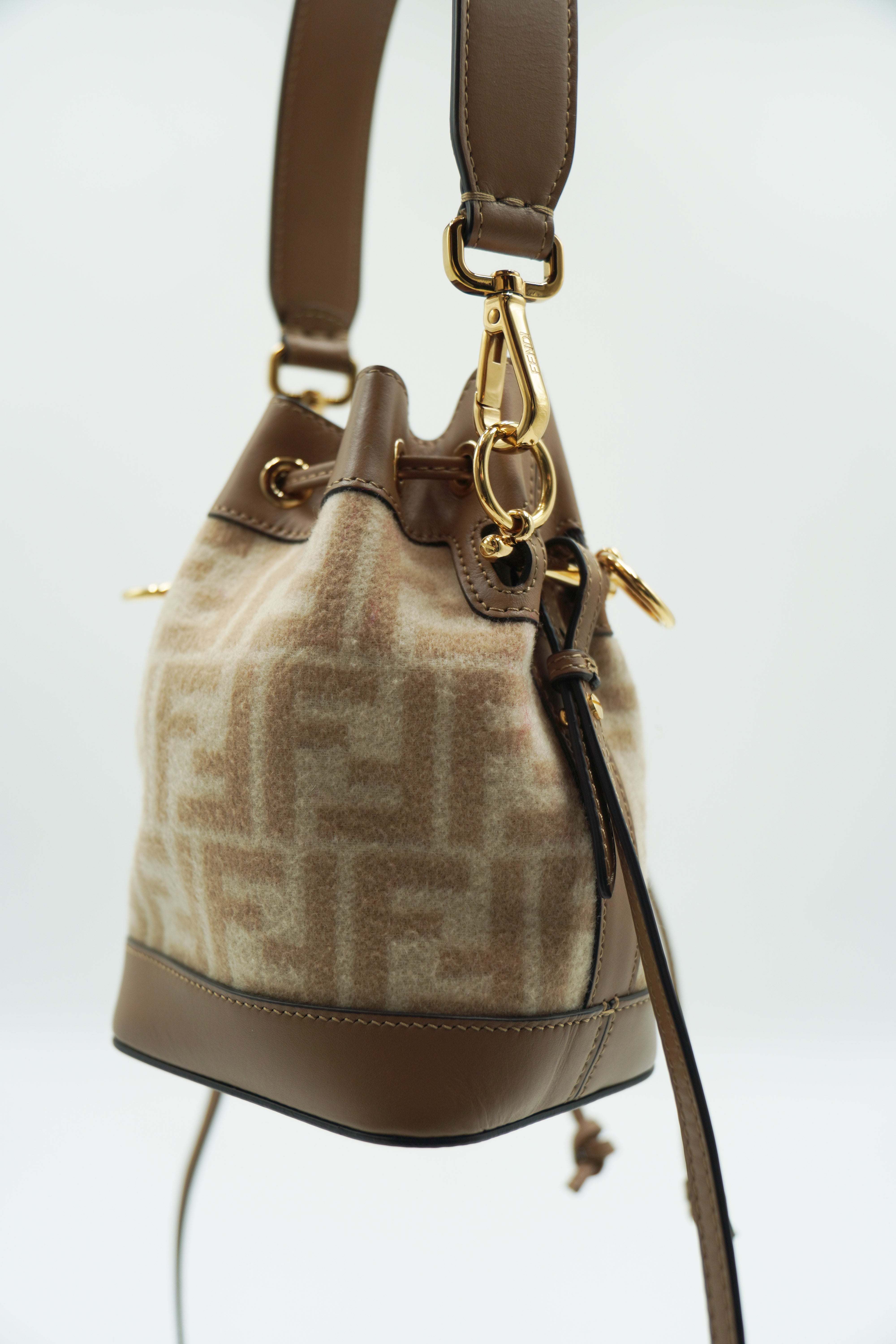 Fendi Borsa Mini Secchiello Mon Trèsor Pelle Beige usata autentica - Aurea Luxury Lab
