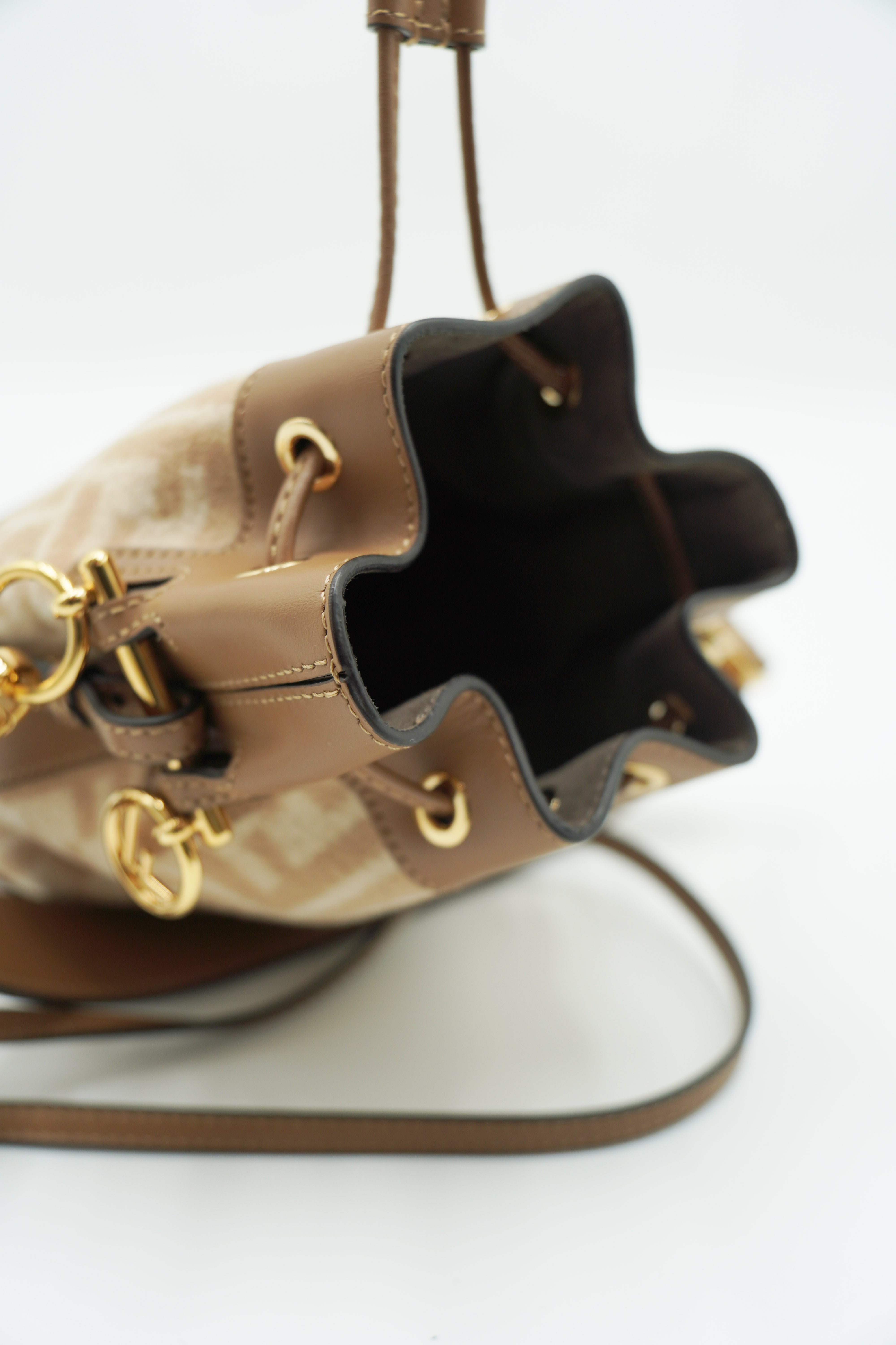Fendi Borsa Mini Secchiello Mon Trèsor Pelle Beige usata autentica - Aurea Luxury Lab