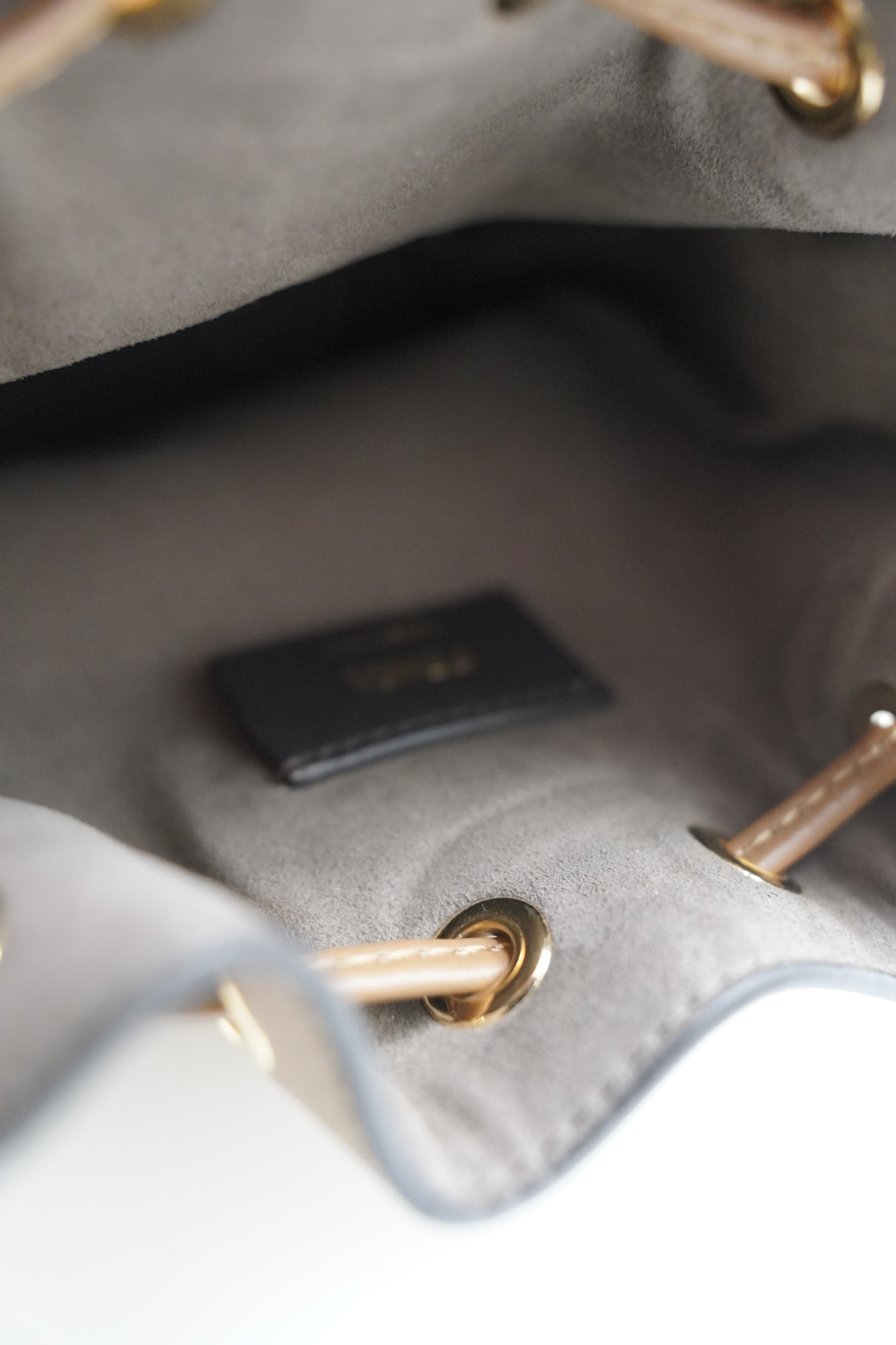 Fendi Borsa Mini Secchiello Mon Trèsor Pelle Beige usata autentica - Aurea Luxury Lab