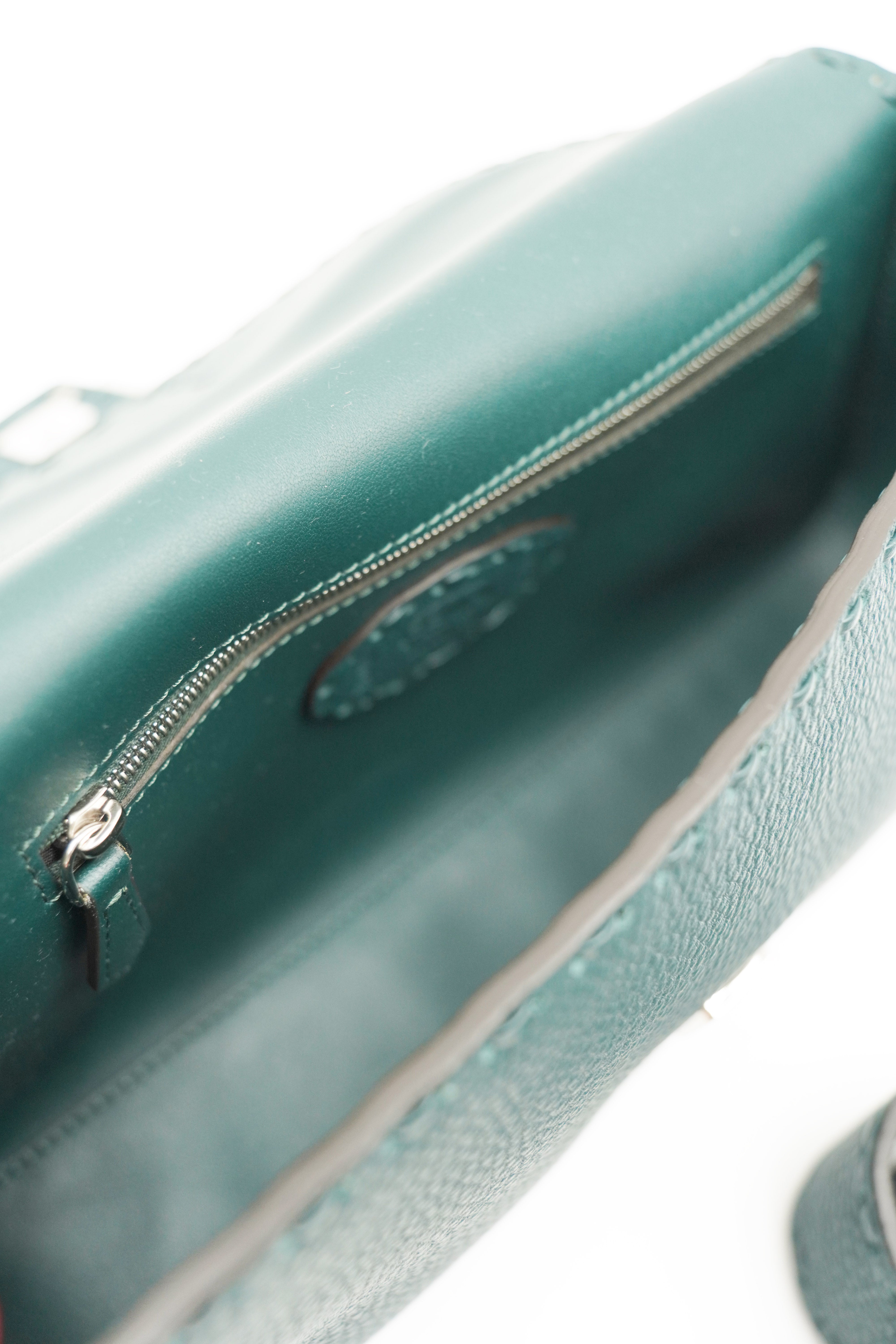 Fendi Borsa Baguette Cuoio romano Selleria Petrolio second hand certificata Entrupy - Aurea Luxury Lab