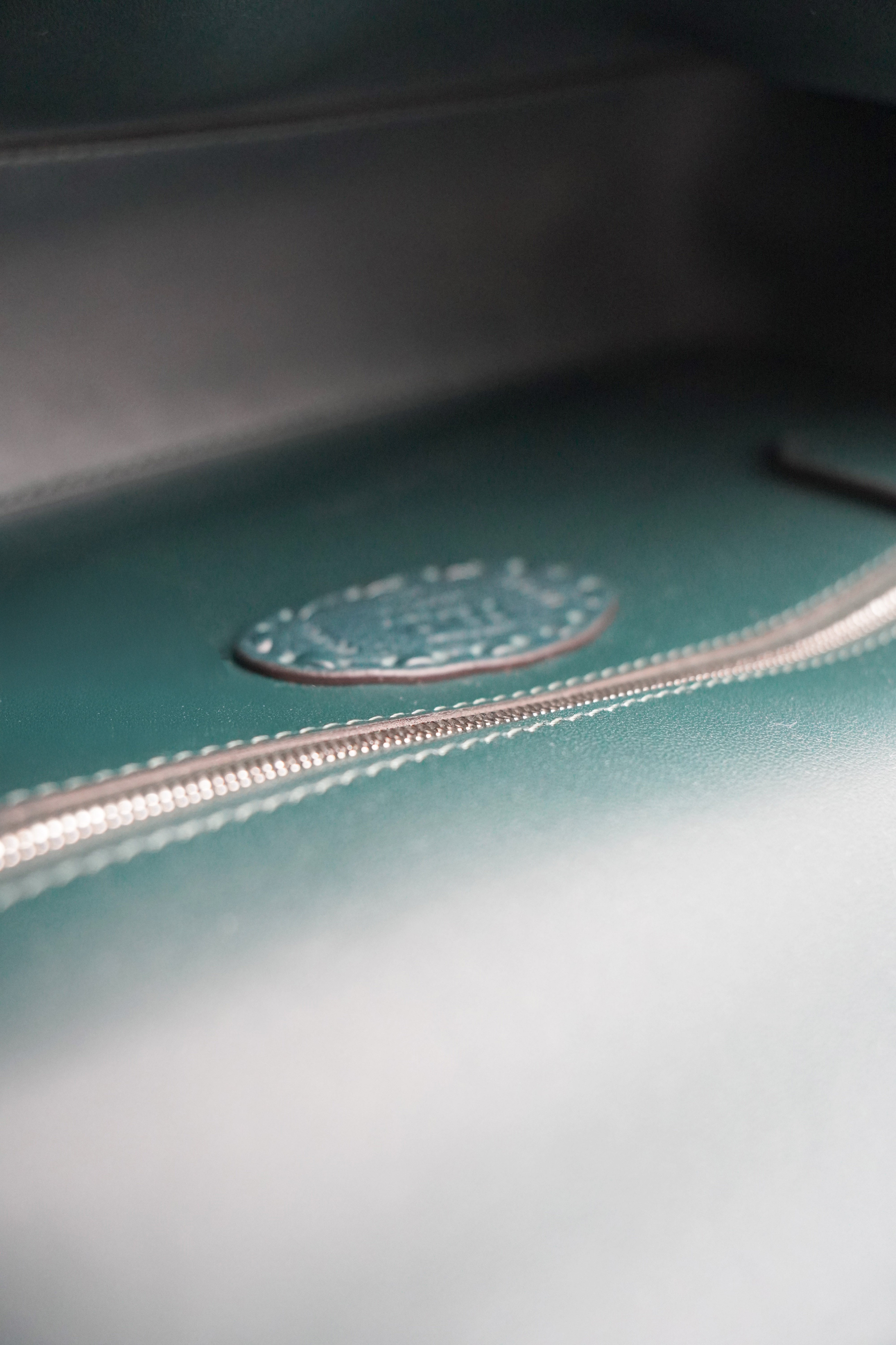 Fendi Borsa Baguette Cuoio romano Selleria Petrolio usata autentica certificata - Aurea Luxury Lab