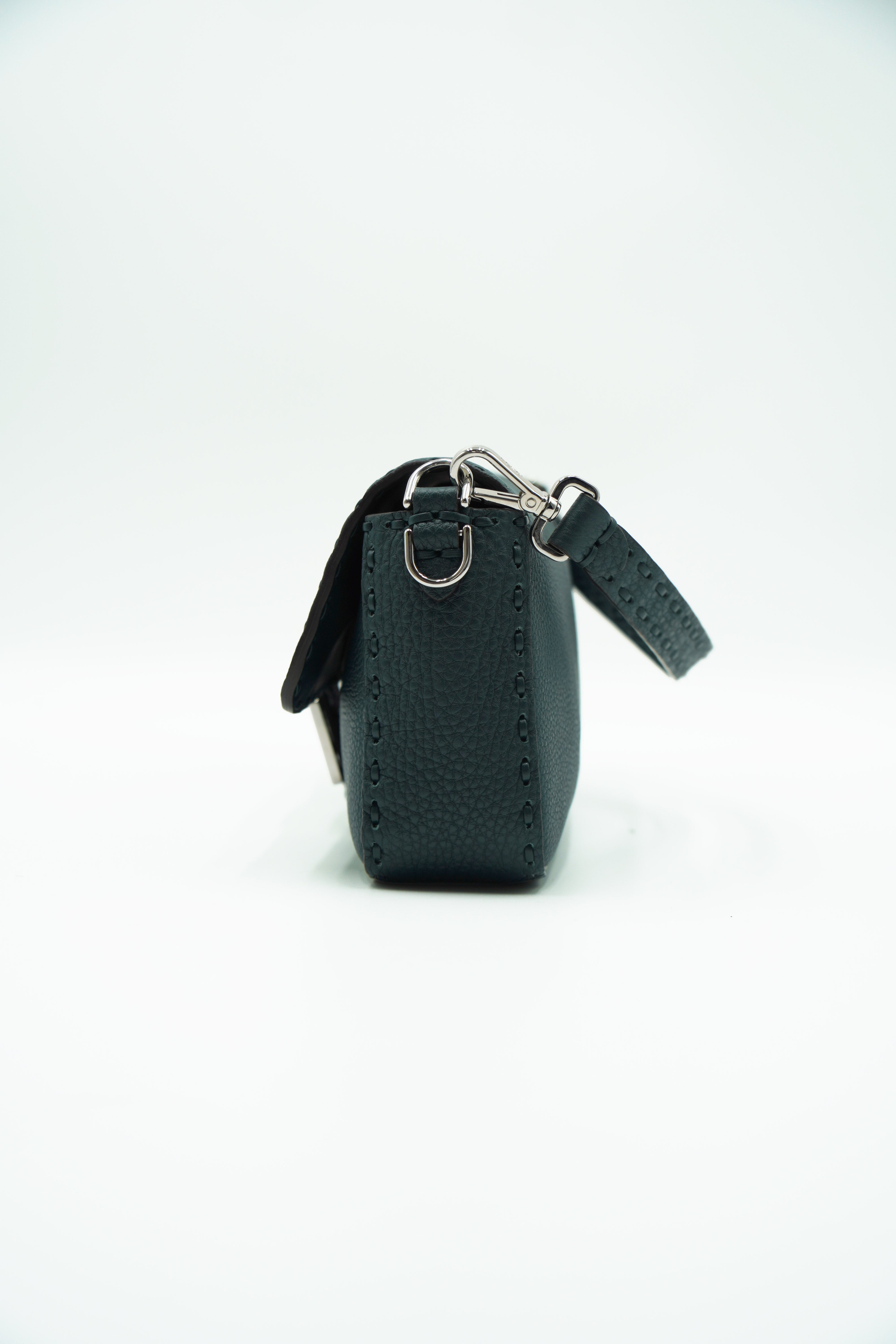 Fendi Borsa Baguette Cuoio romano Selleria Petrolio second hand luxury - Aurea Luxury Lab