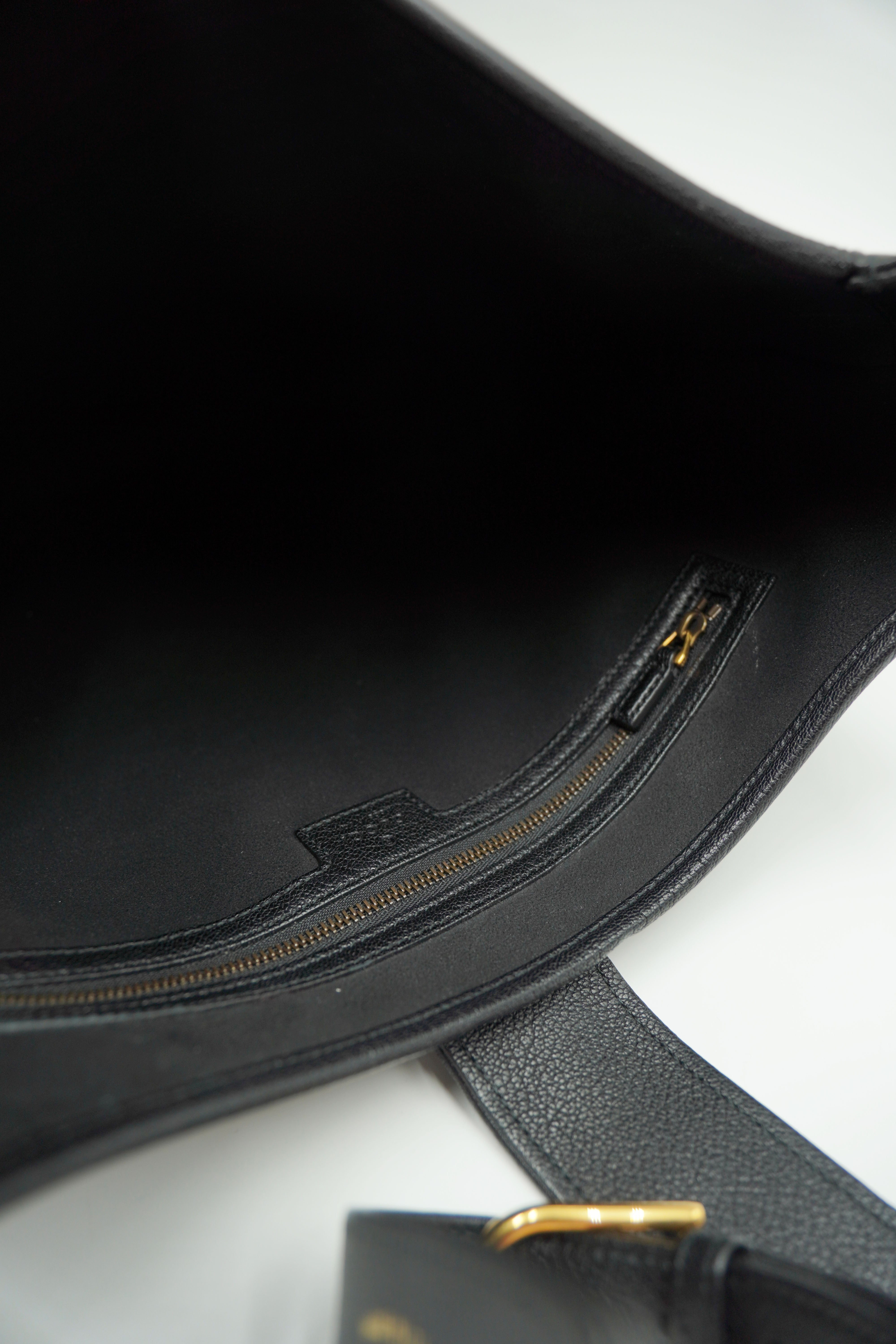 Gucci Tasche Aphrodite Grande aus schwarzem Leder mit Schulterriemen — Gebraucht Authentisch
