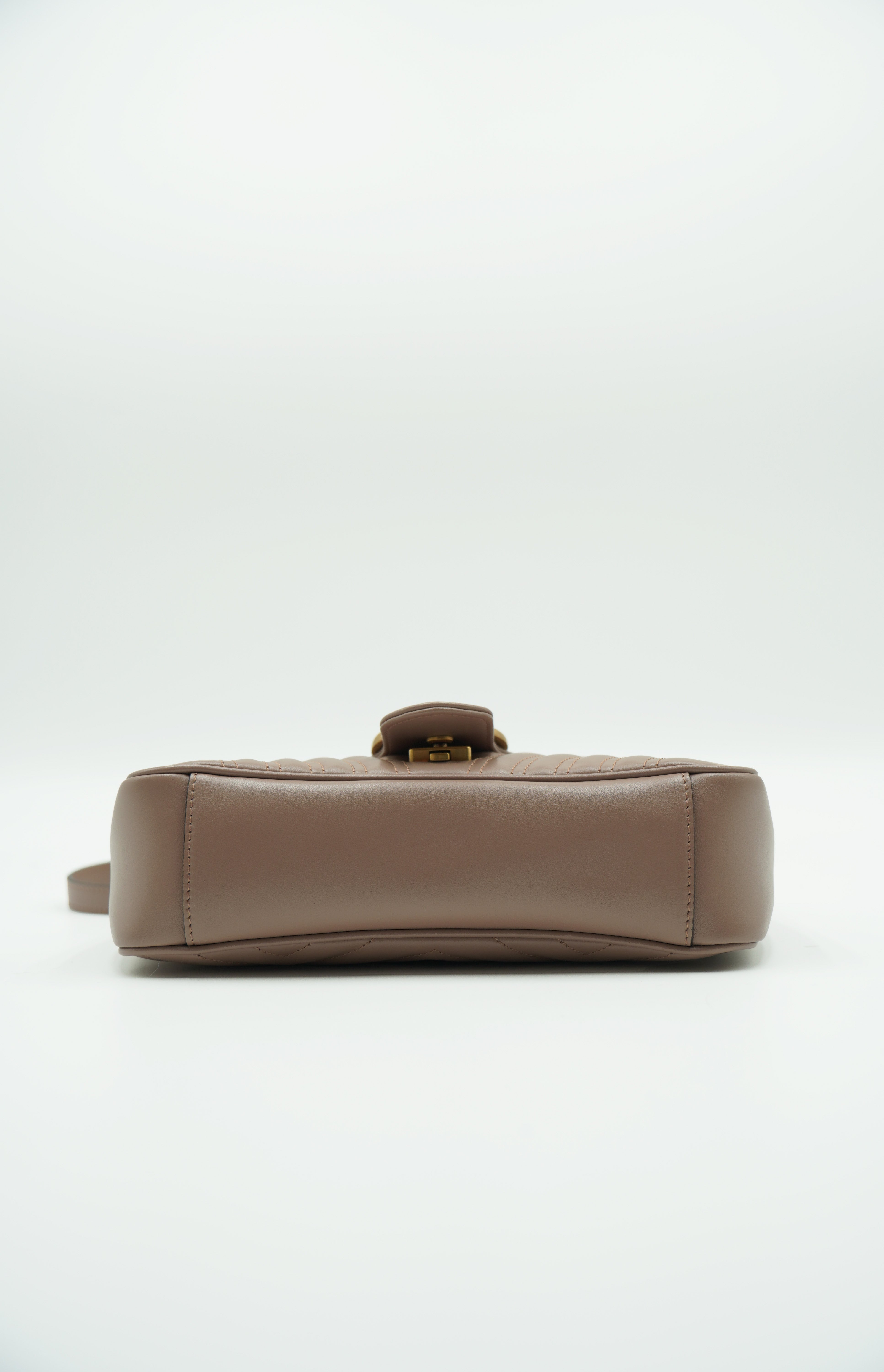 Bolso de hombro pequeño Gucci Marmont GG rosa