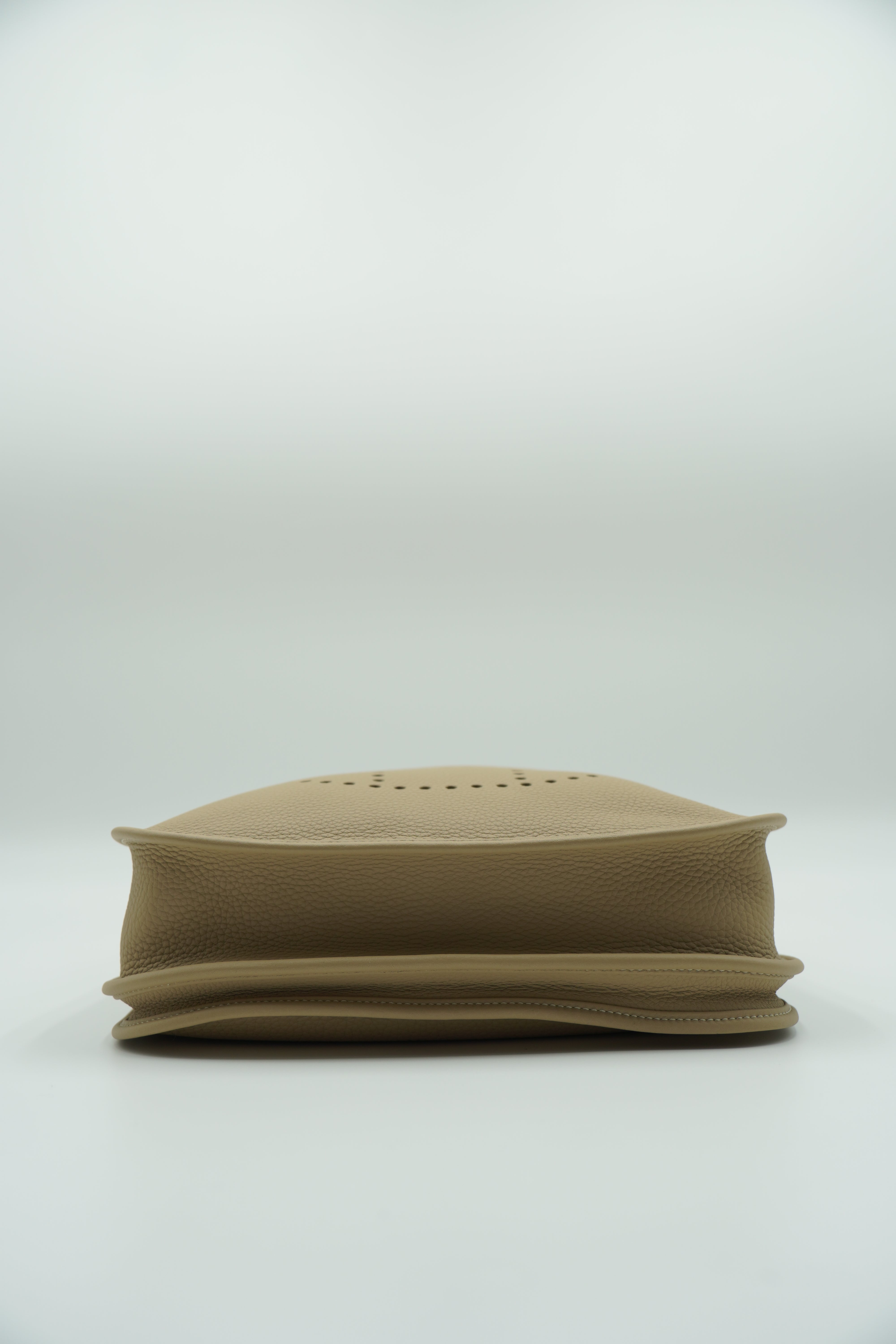 Bolso Hermès Evelyn de 29 cm, piel Clemence color beige