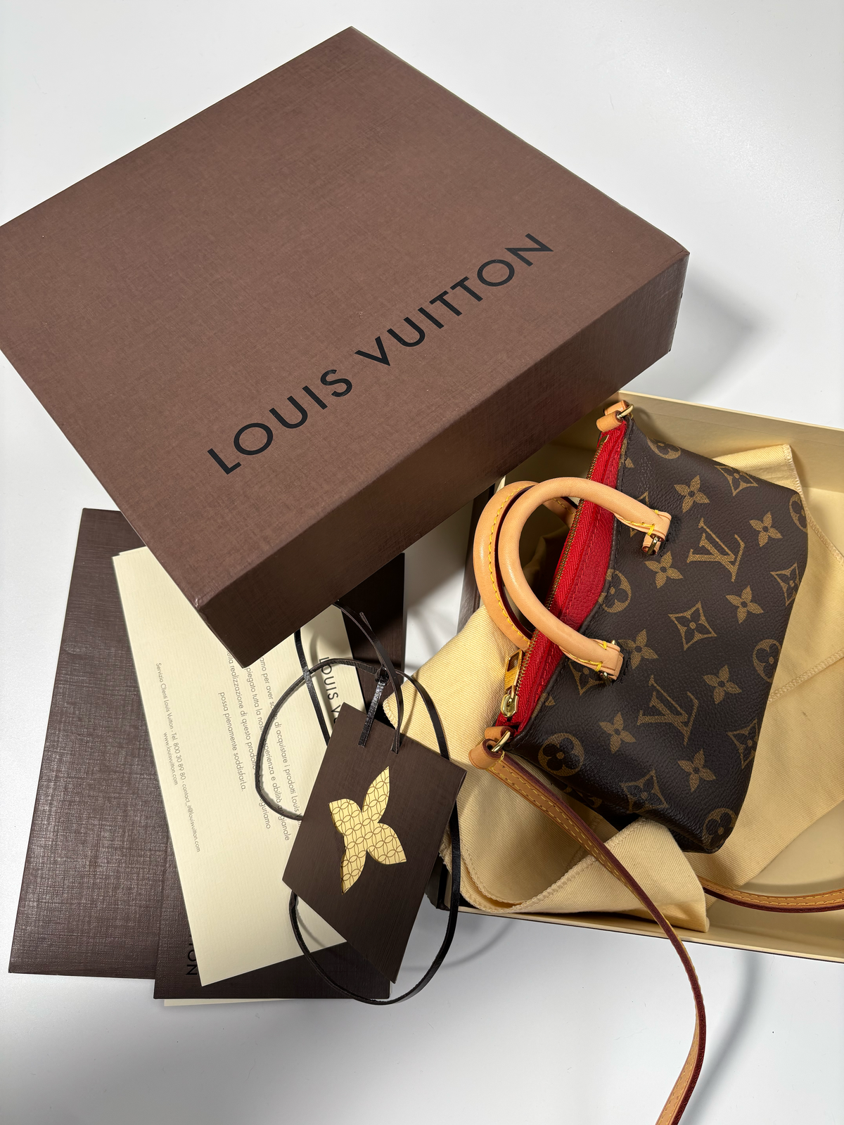 Louis Vuitton Borsa Nano Pallas Tela Monogram e Pelle Rossa pre-owned certificata - Aurea Luxury Lab