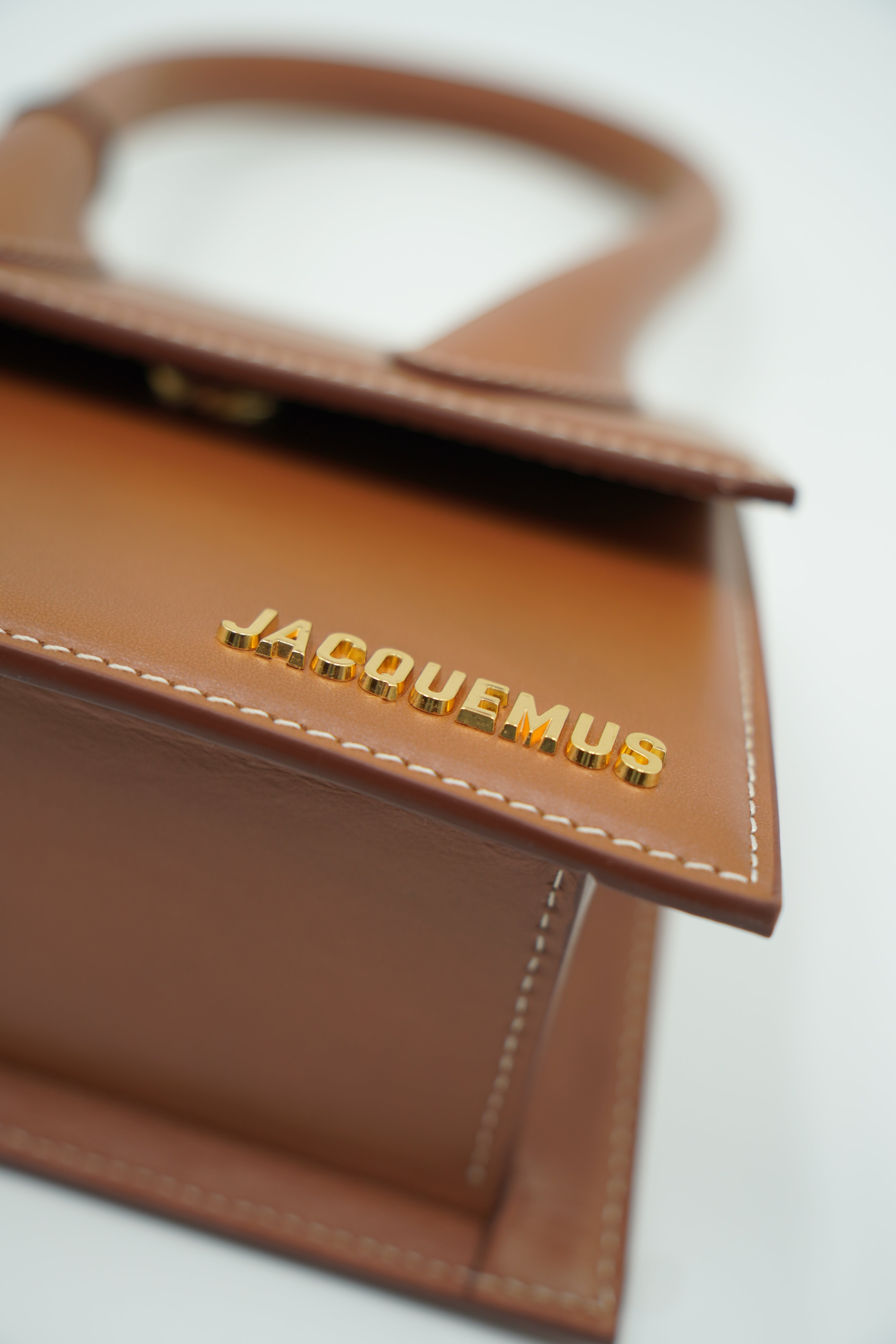 Jacquemus Il Chiquito Medium Marrone Chiaro - Aurea Luxury Lab