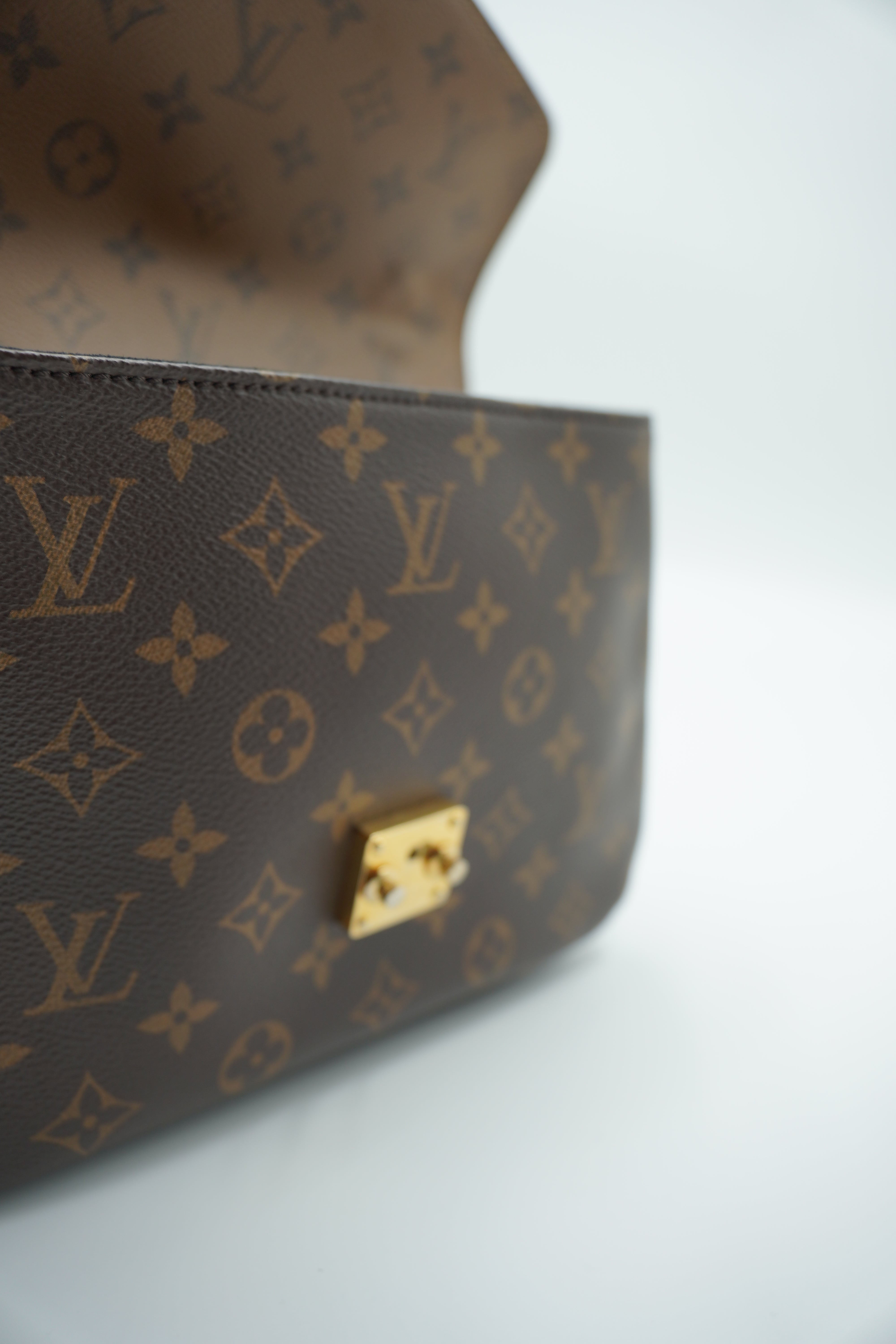 Louis Vuitton Metis Monogram bag