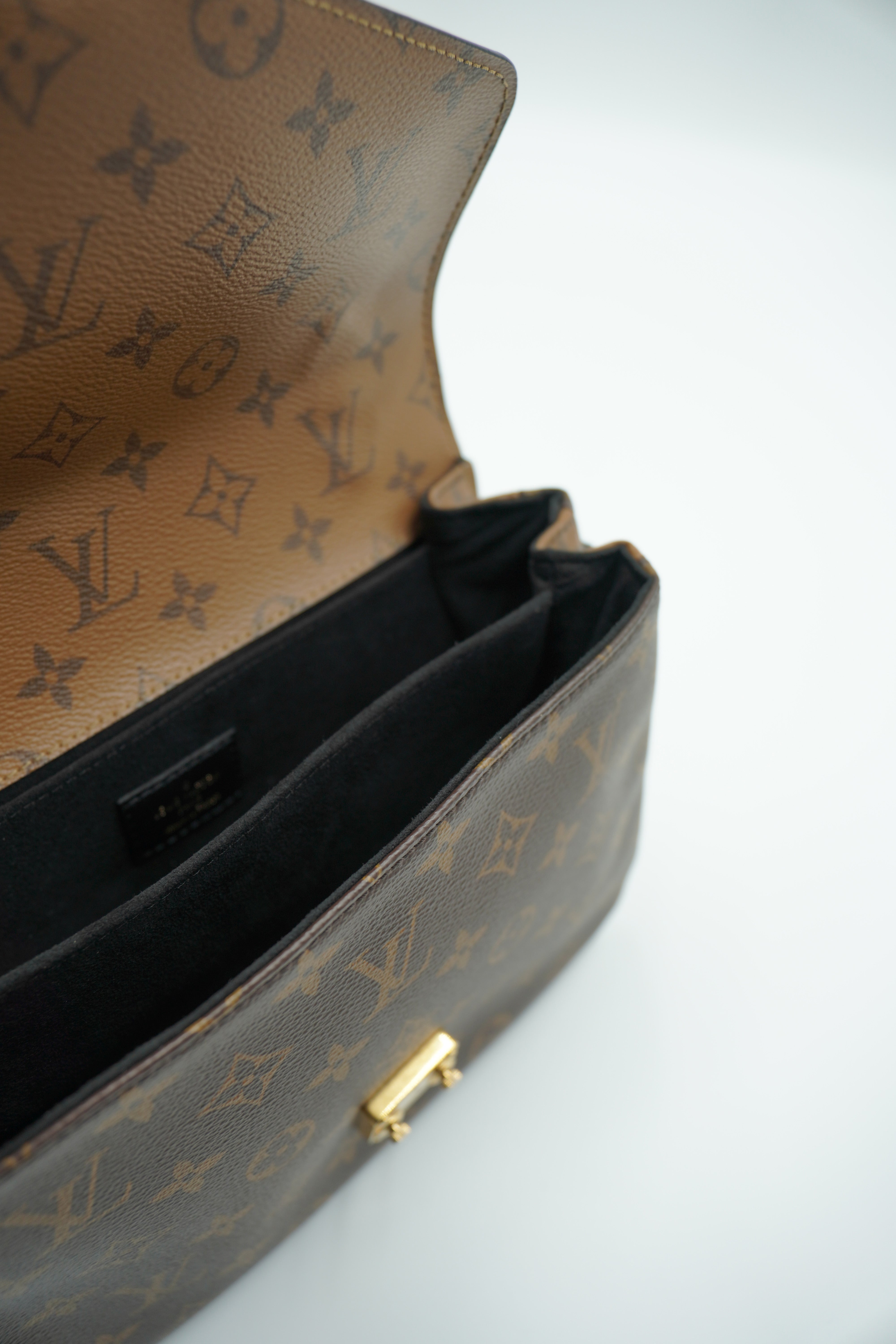 Louis Vuitton Metis Monogram bag