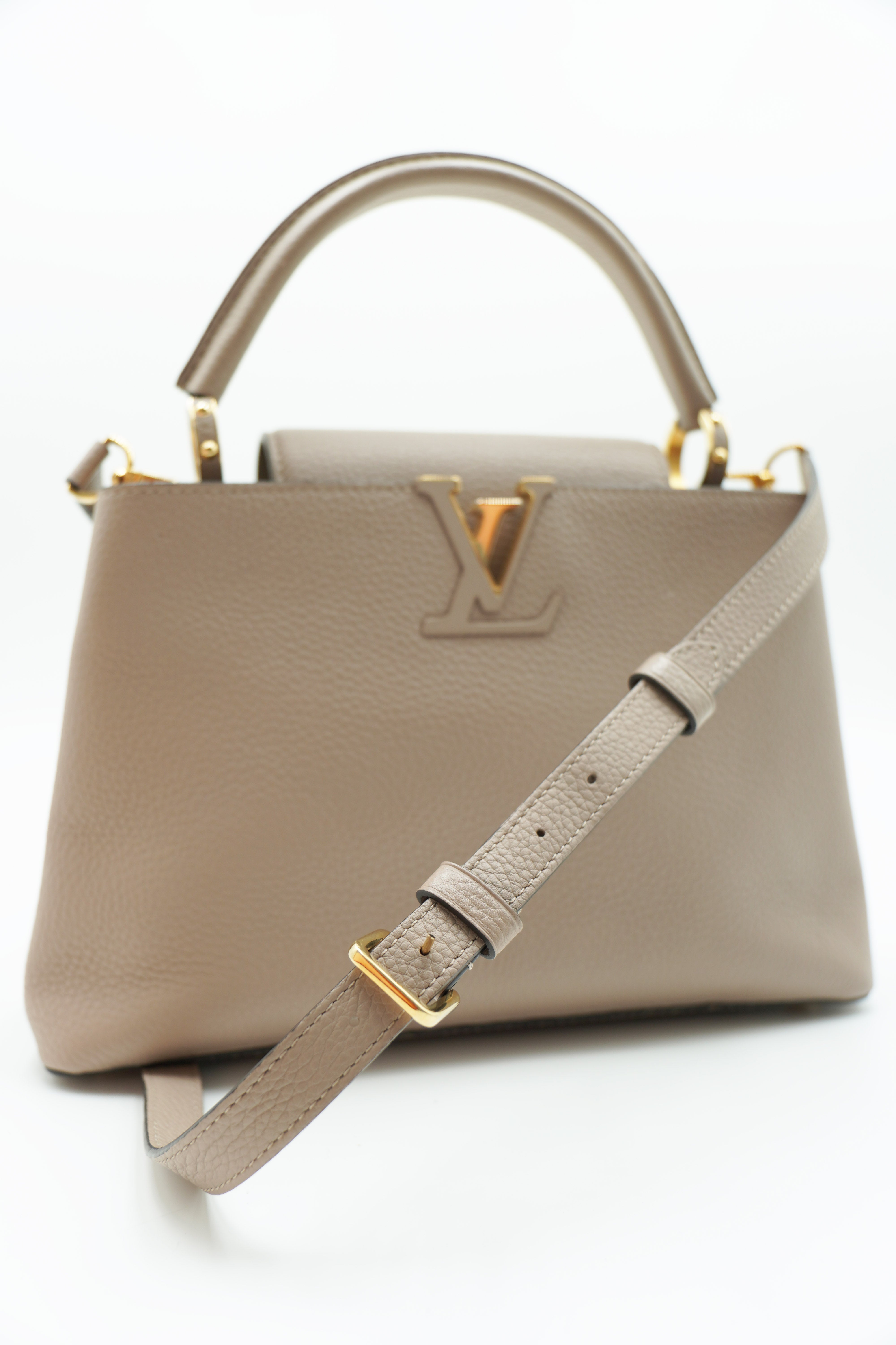 Bolso Louis Vuitton Capucines BB de piel beige