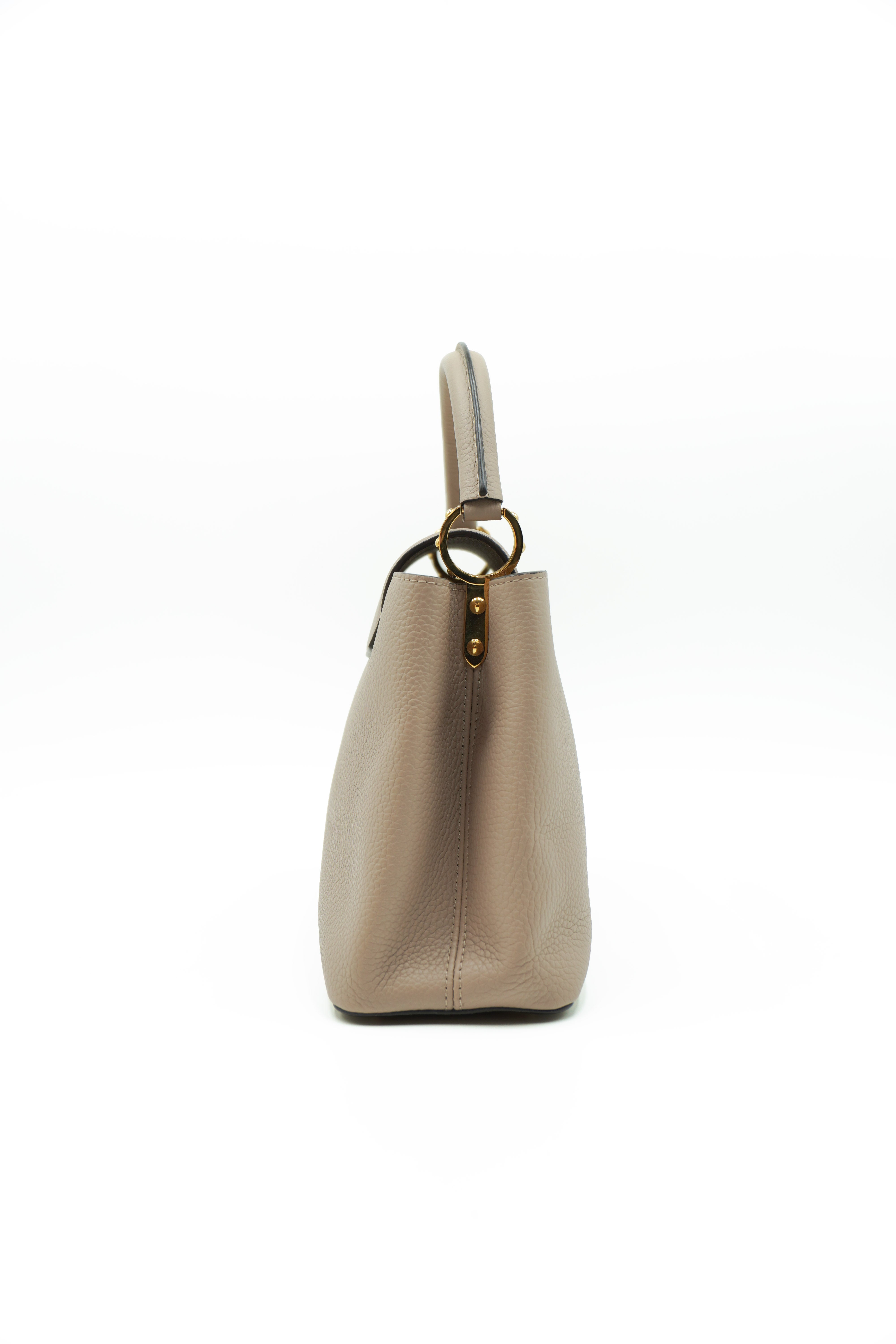 Bolso Louis Vuitton Capucines BB de piel beige