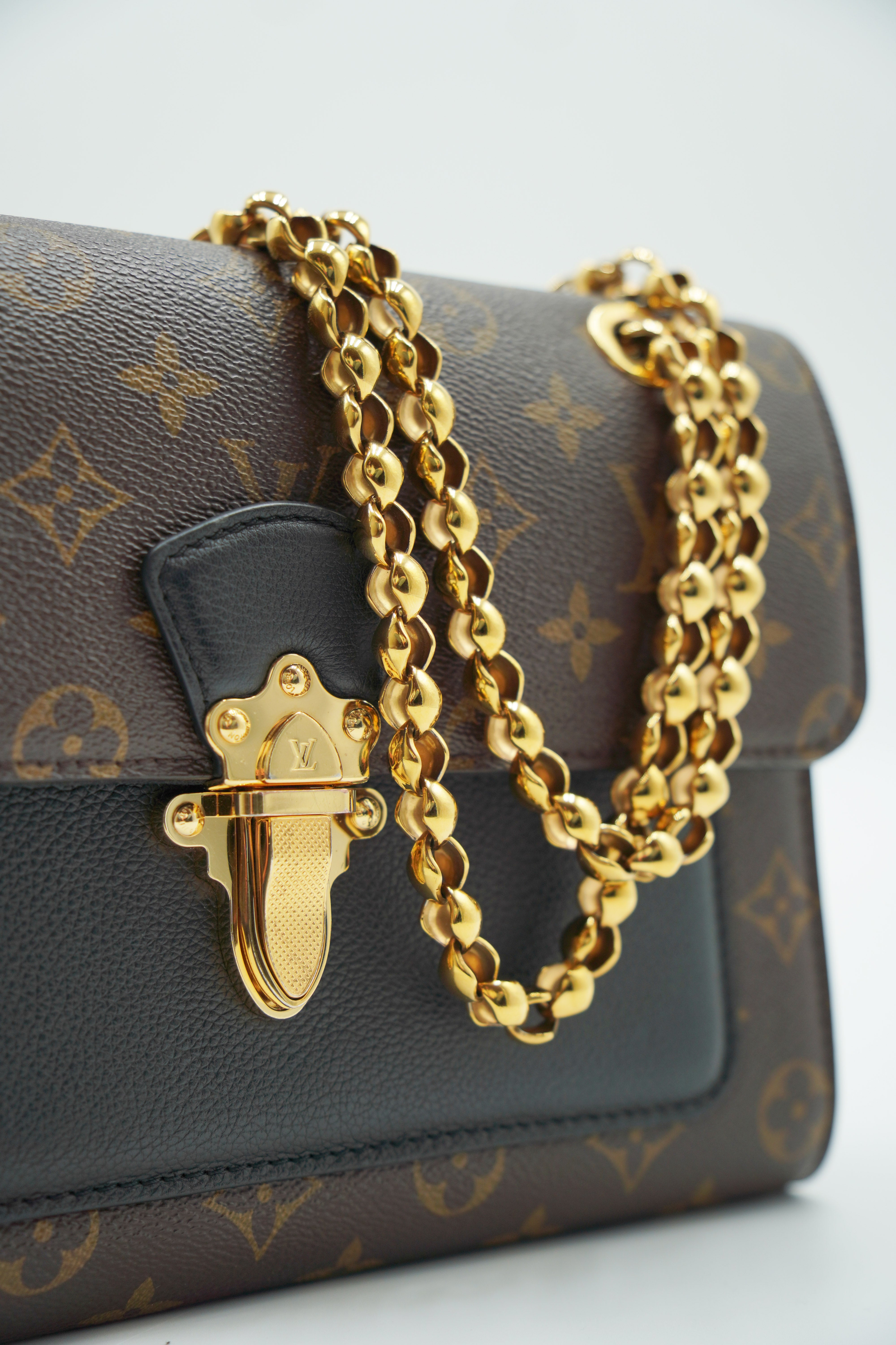 Louis Vuitton Borsa Victoire Monogram Tracolla - Usato Autentico