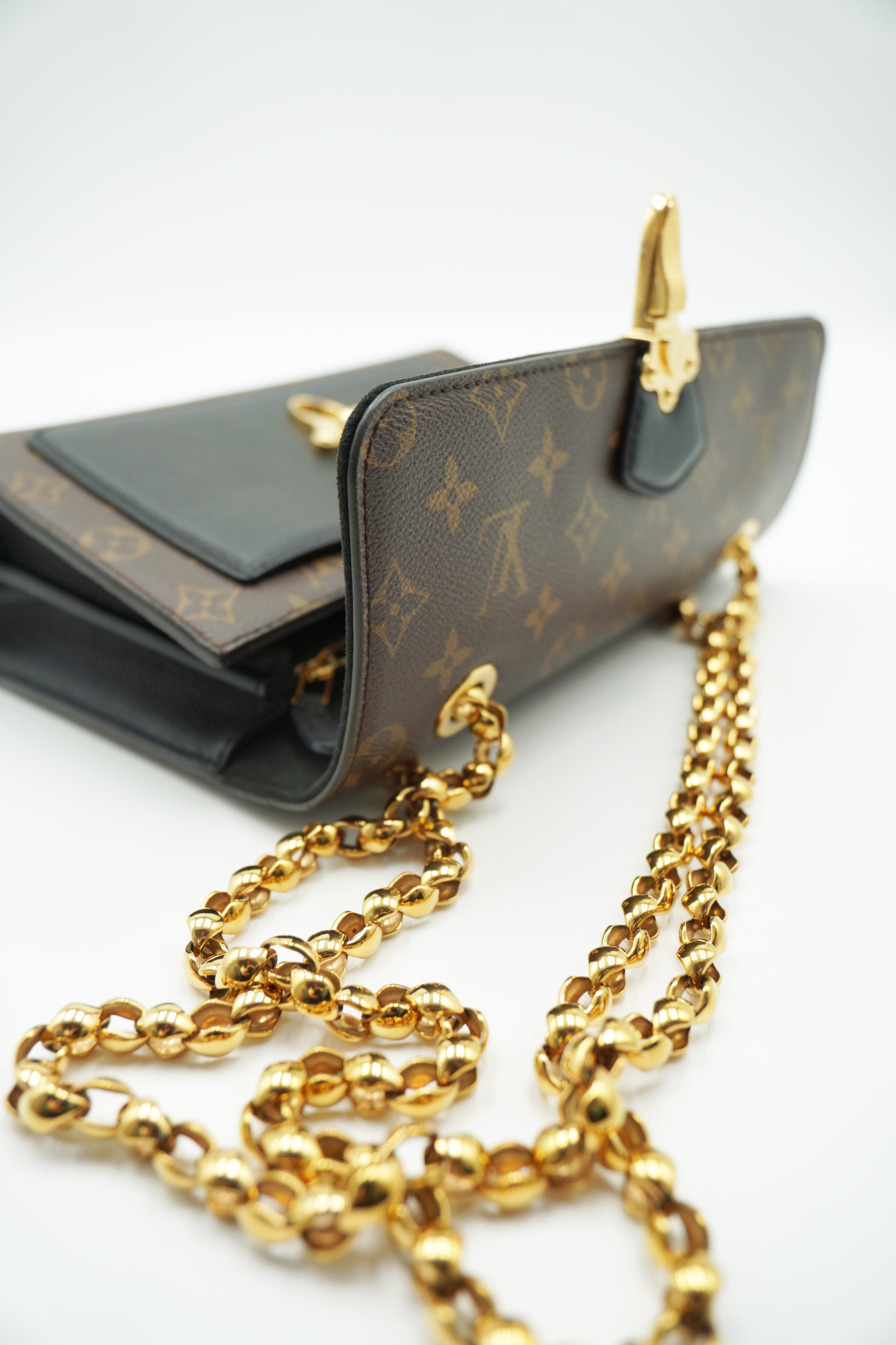Louis Vuitton Borsa Victoire Monogram Tracolla - Usato Autentico
