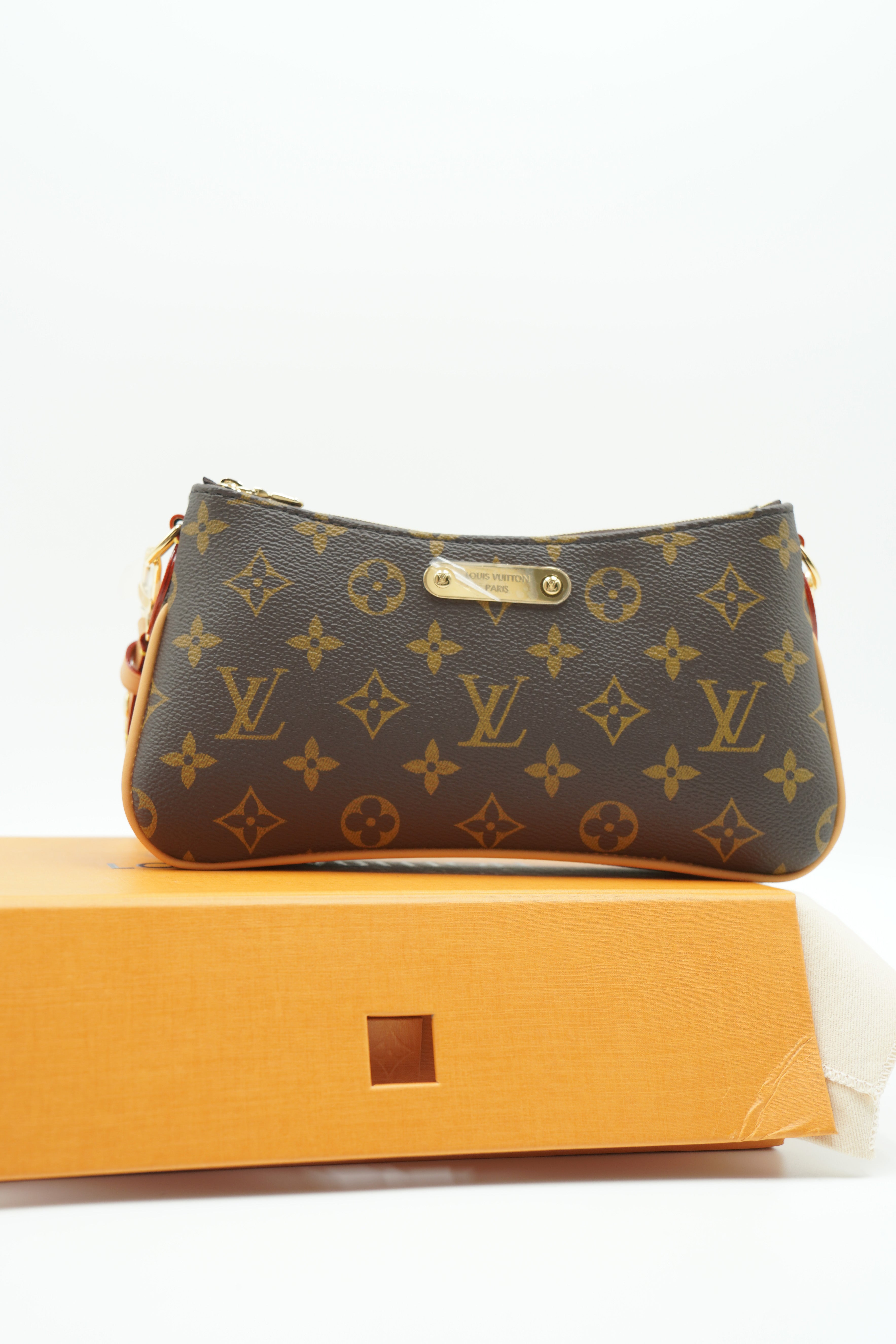 Louis Vuitton Pochette Liv Monograma