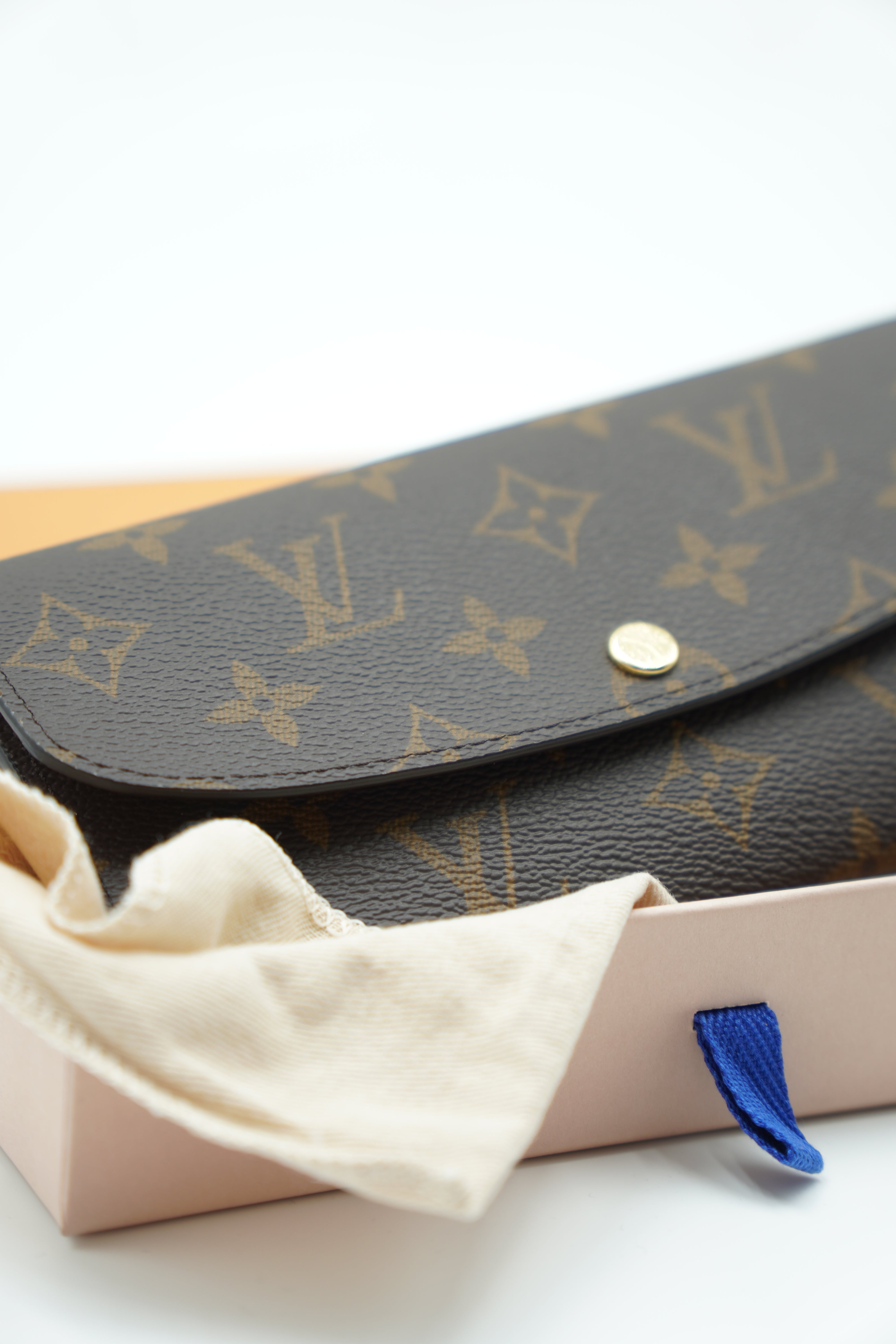 Cartera con monograma Louis Vuitton Emilie