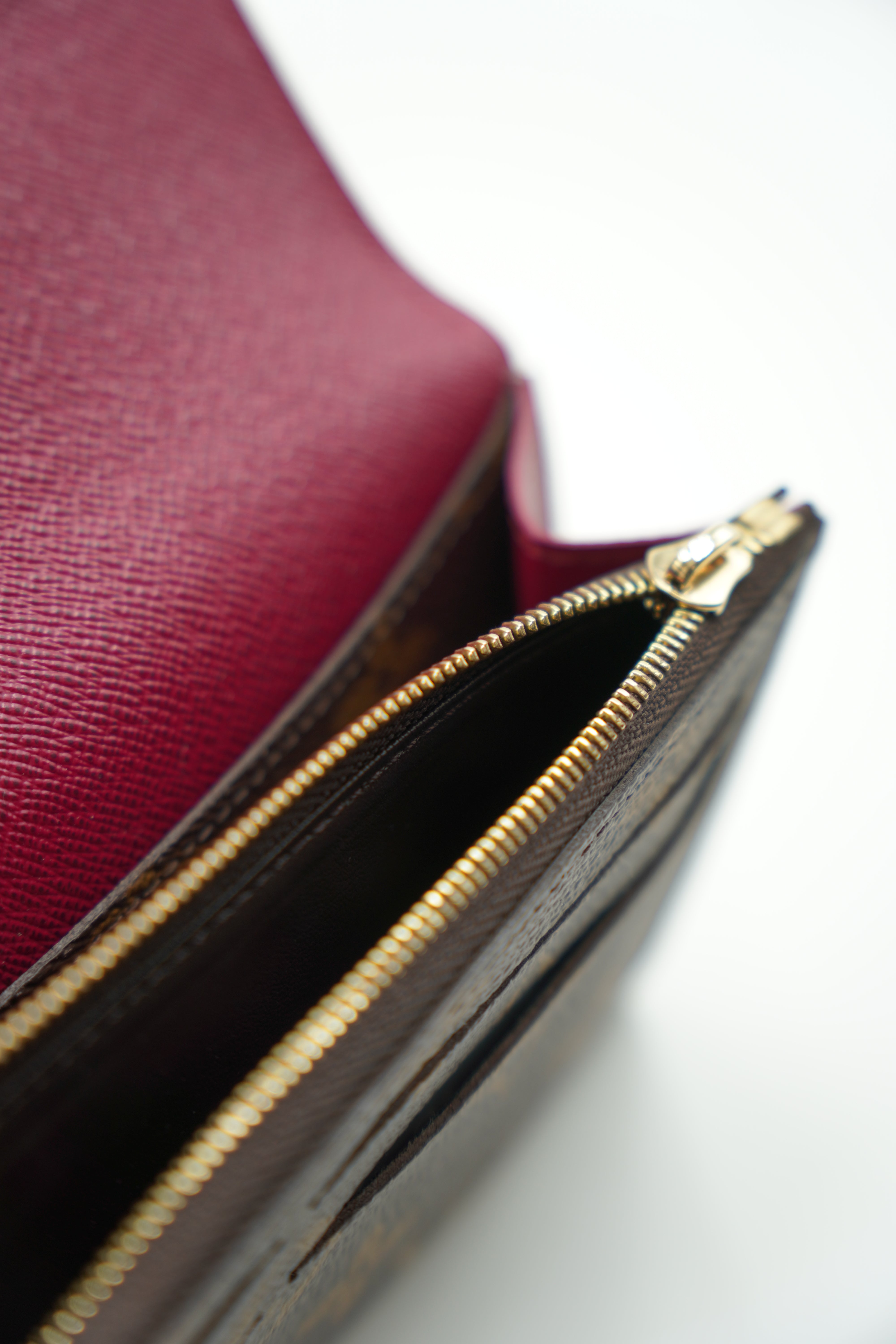 Cartera con monograma Louis Vuitton Emilie