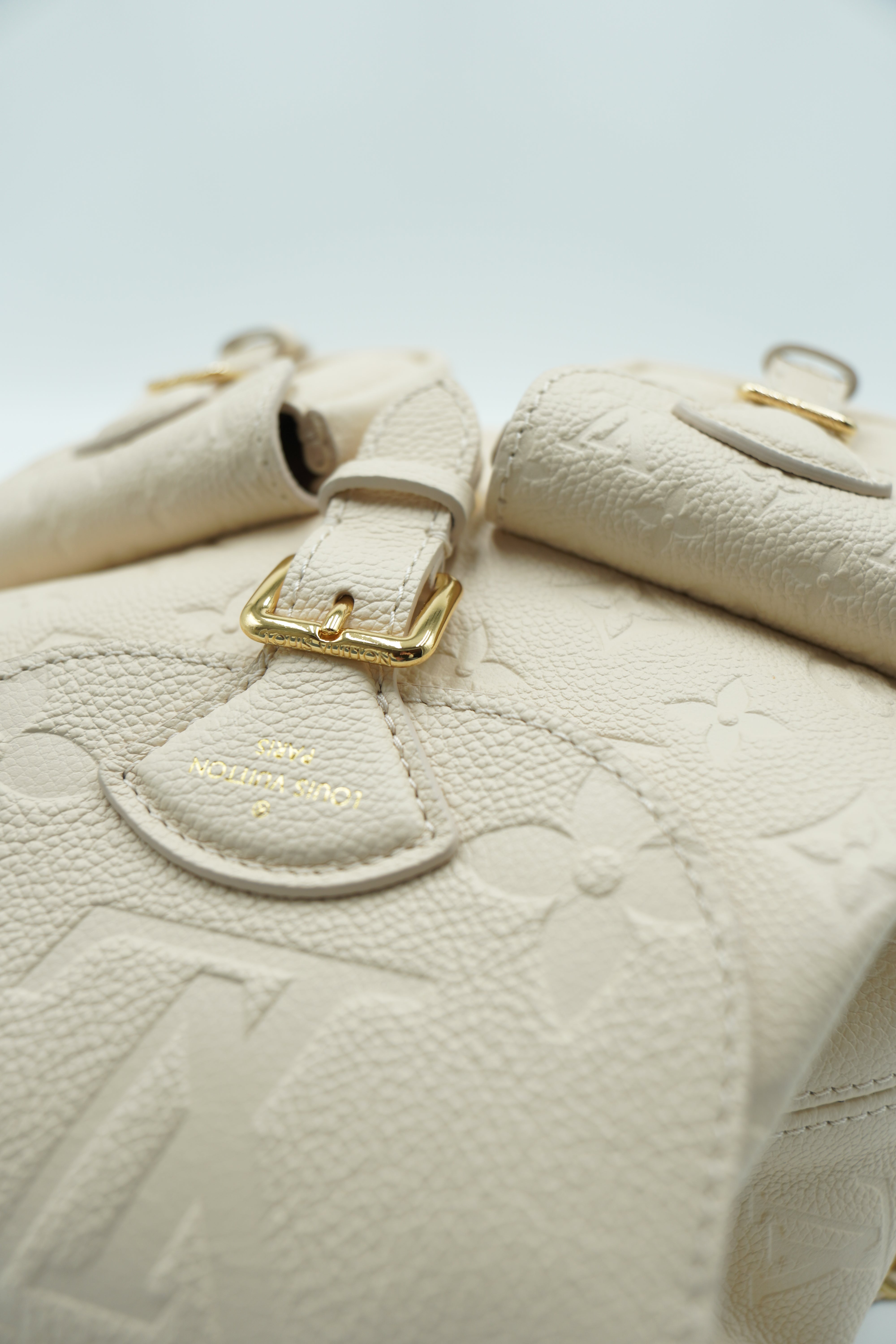 Mochila de piel Louis Vuitton Backup color leche