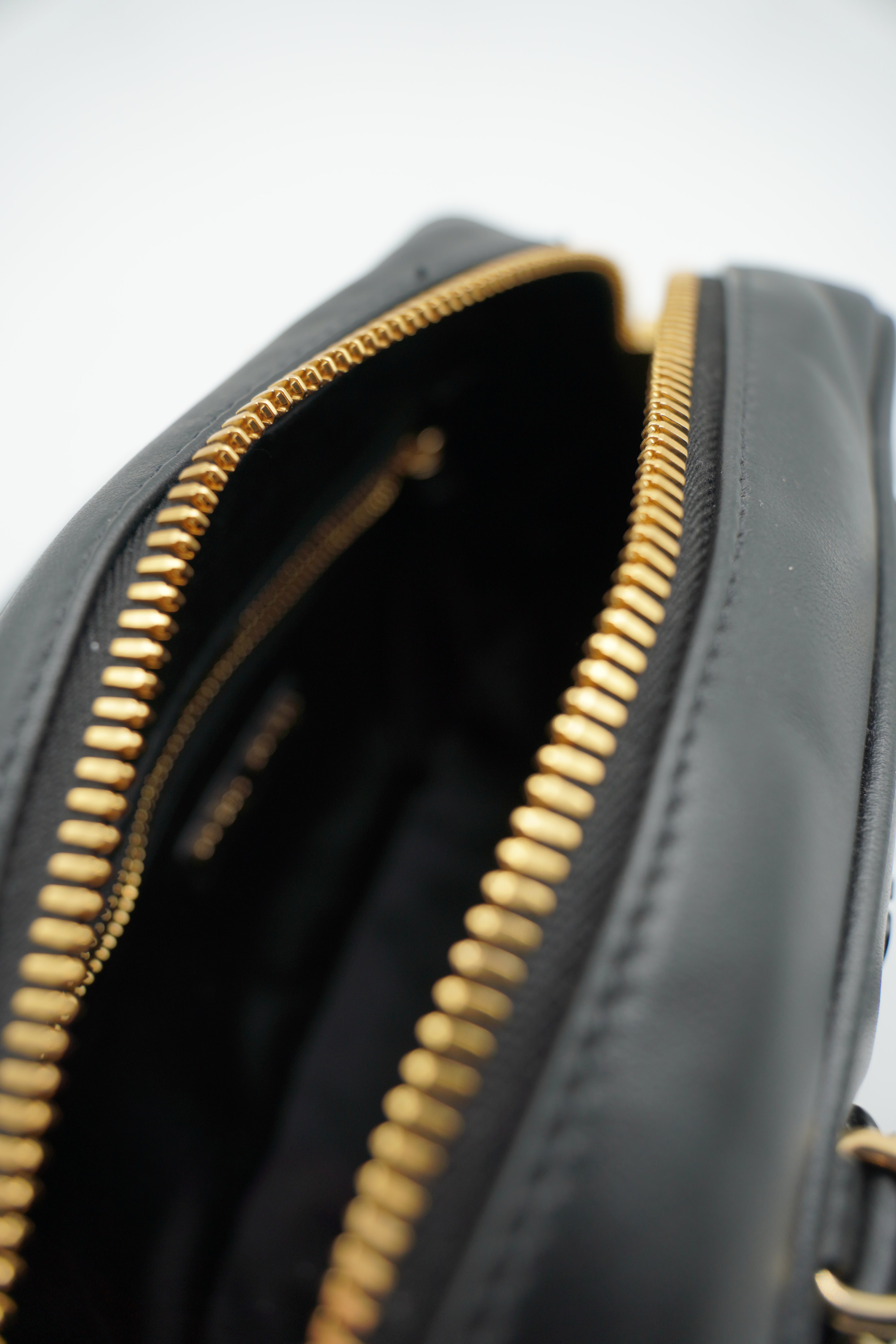 Miu Miu Borsa Arcadie Nero Regular second hand certificata Entrupy - Aurea Luxury Lab
