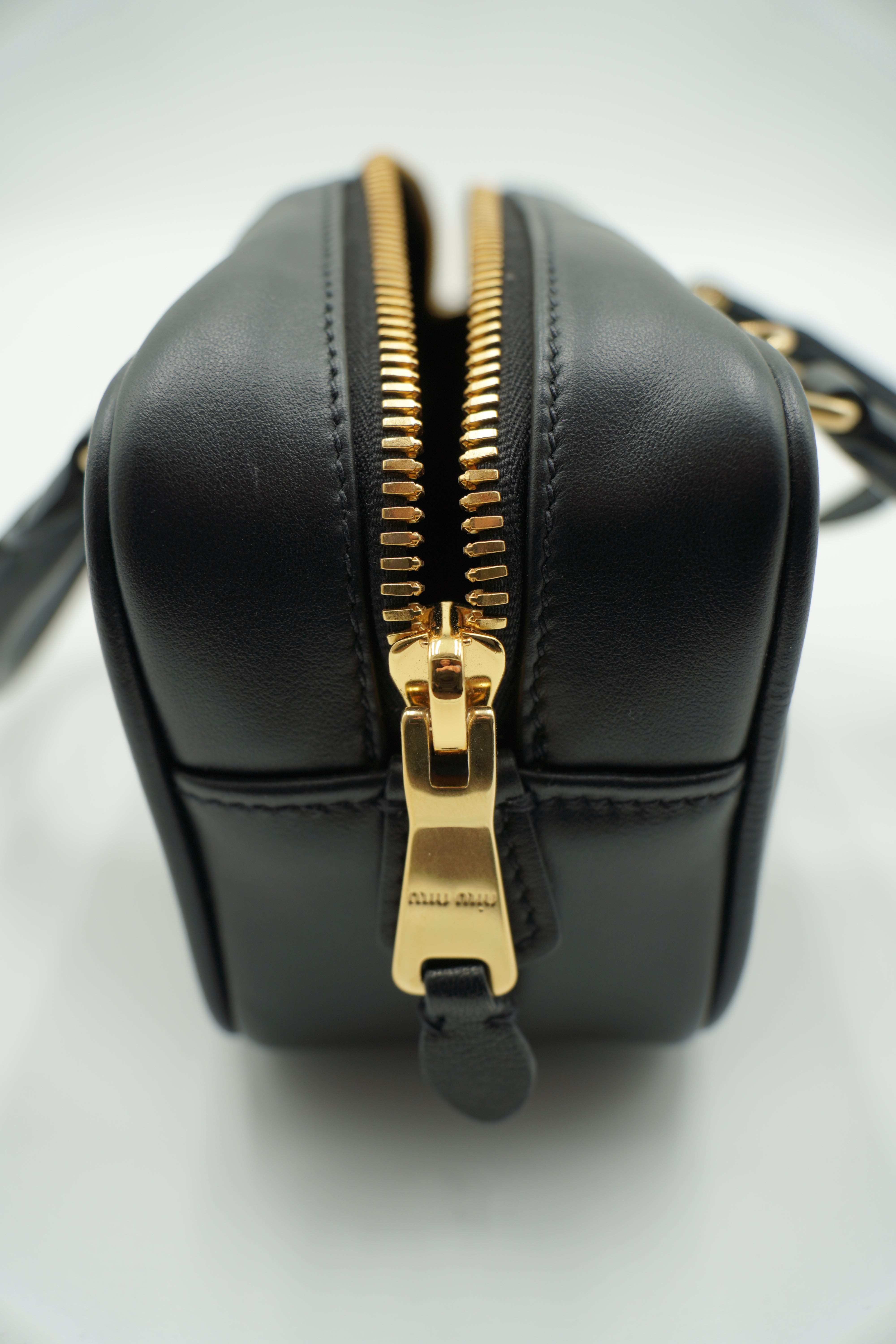 Miu Miu Borsa Arcadie Nero Regular borsa usata autentica - Aurea Luxury Lab