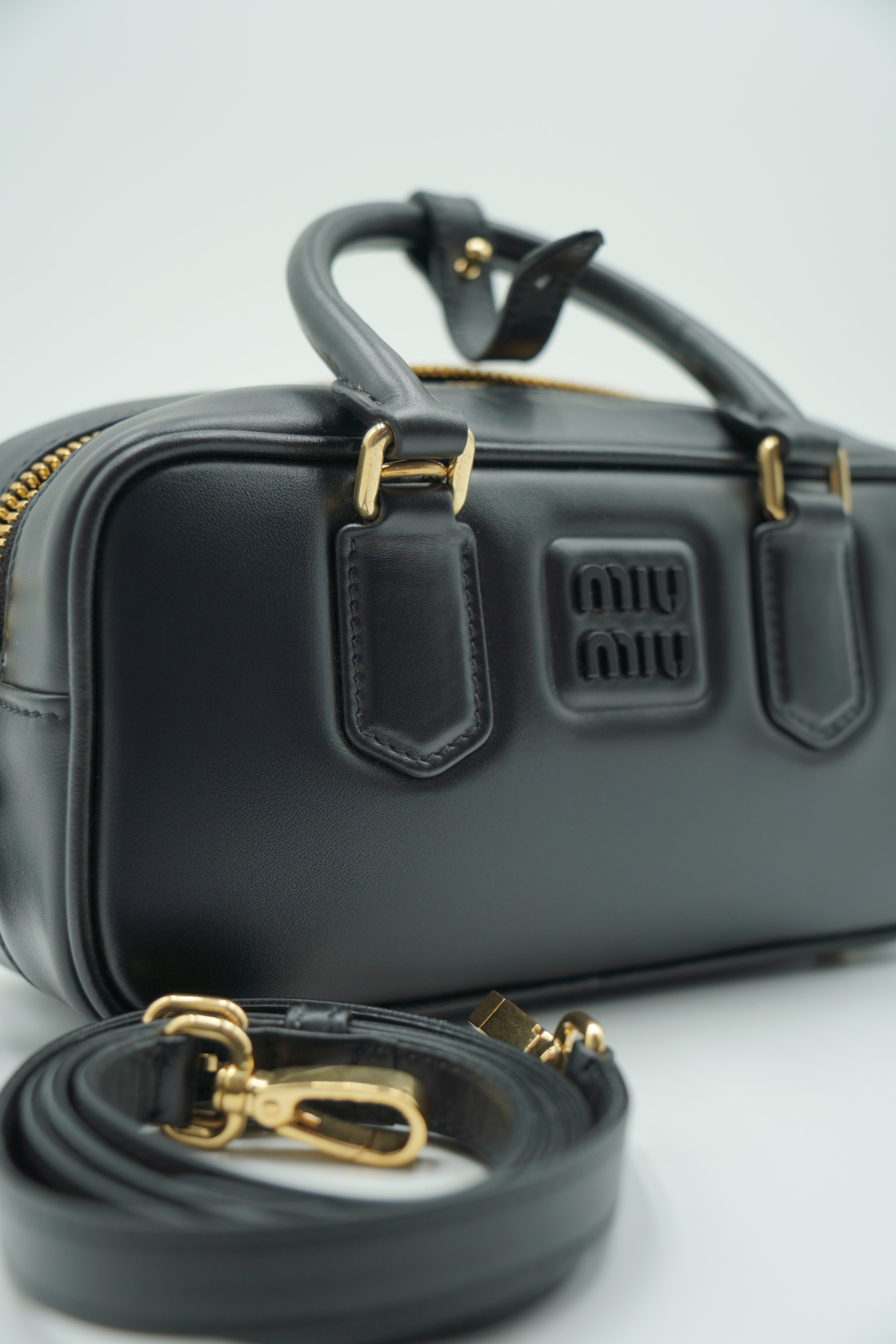 Miu Miu Borsa Arcadie Nero Regular luxury resale autentica - Aurea Luxury Lab