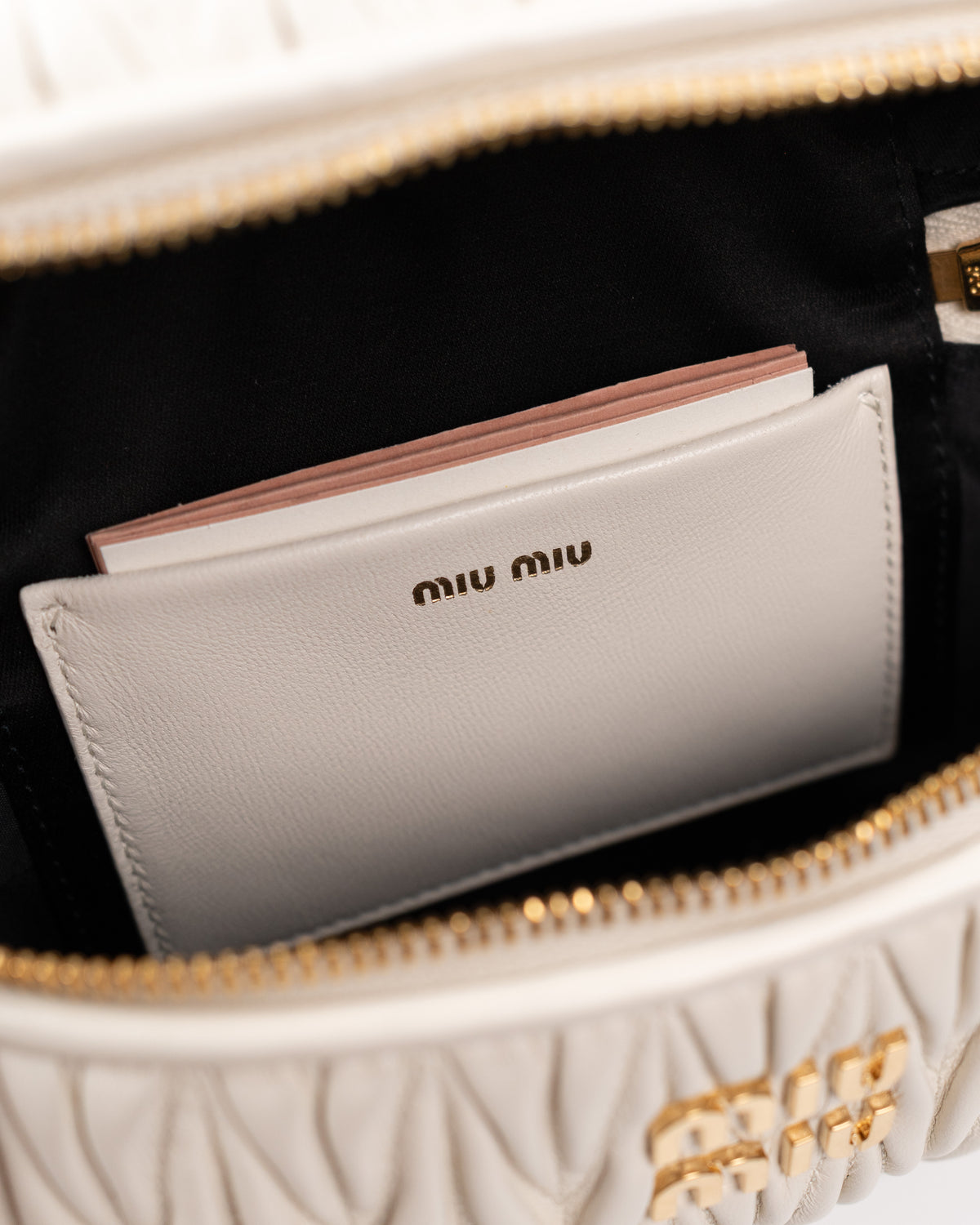 Miu Miu Borsa Vanity Pelle Nappa Matelassé Bianca preloved luxury certificata - Aurea Luxury Lab