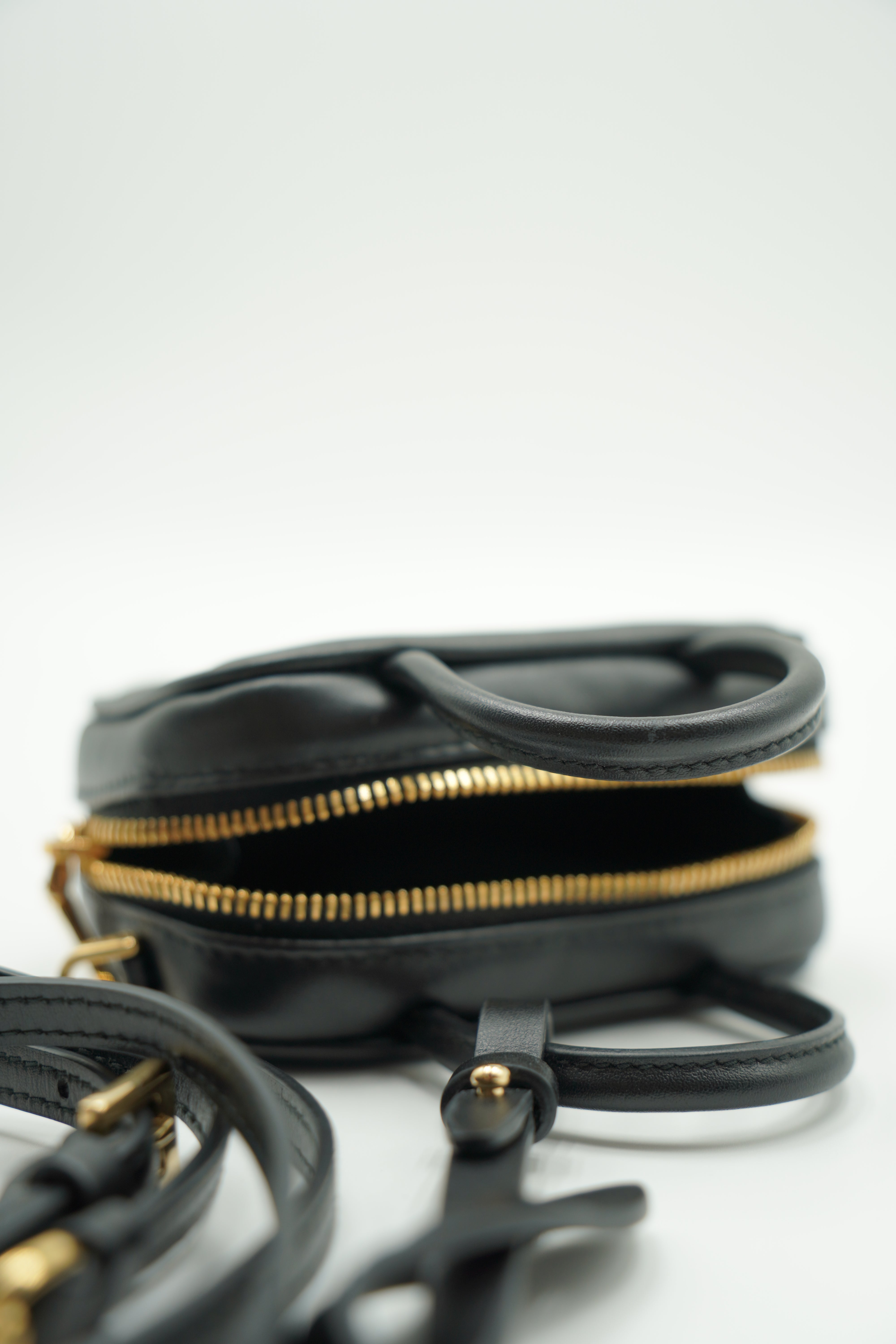 Bolso Miu Miu Micro Beau de piel negra