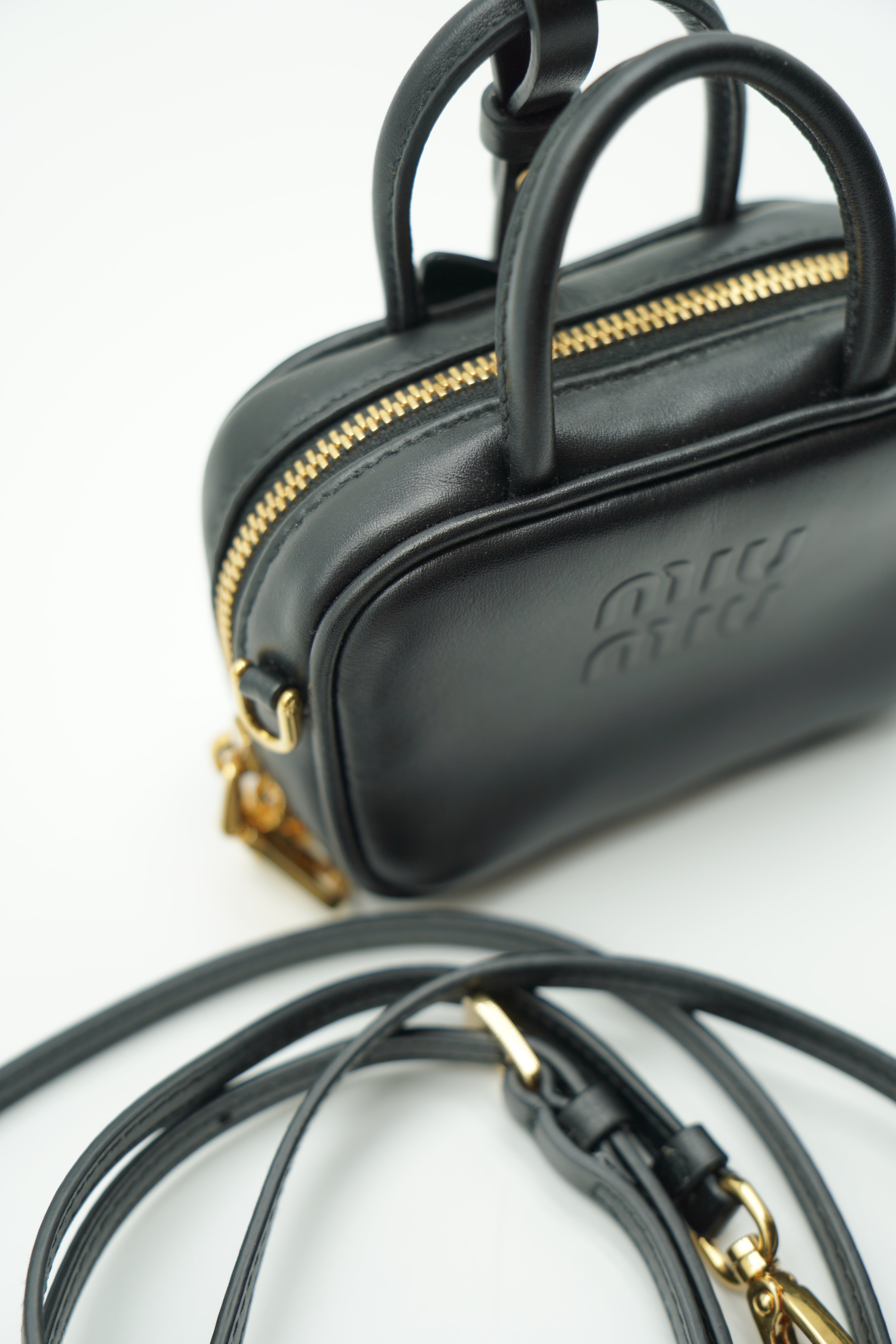 Bolso Miu Miu Micro Beau de piel negra