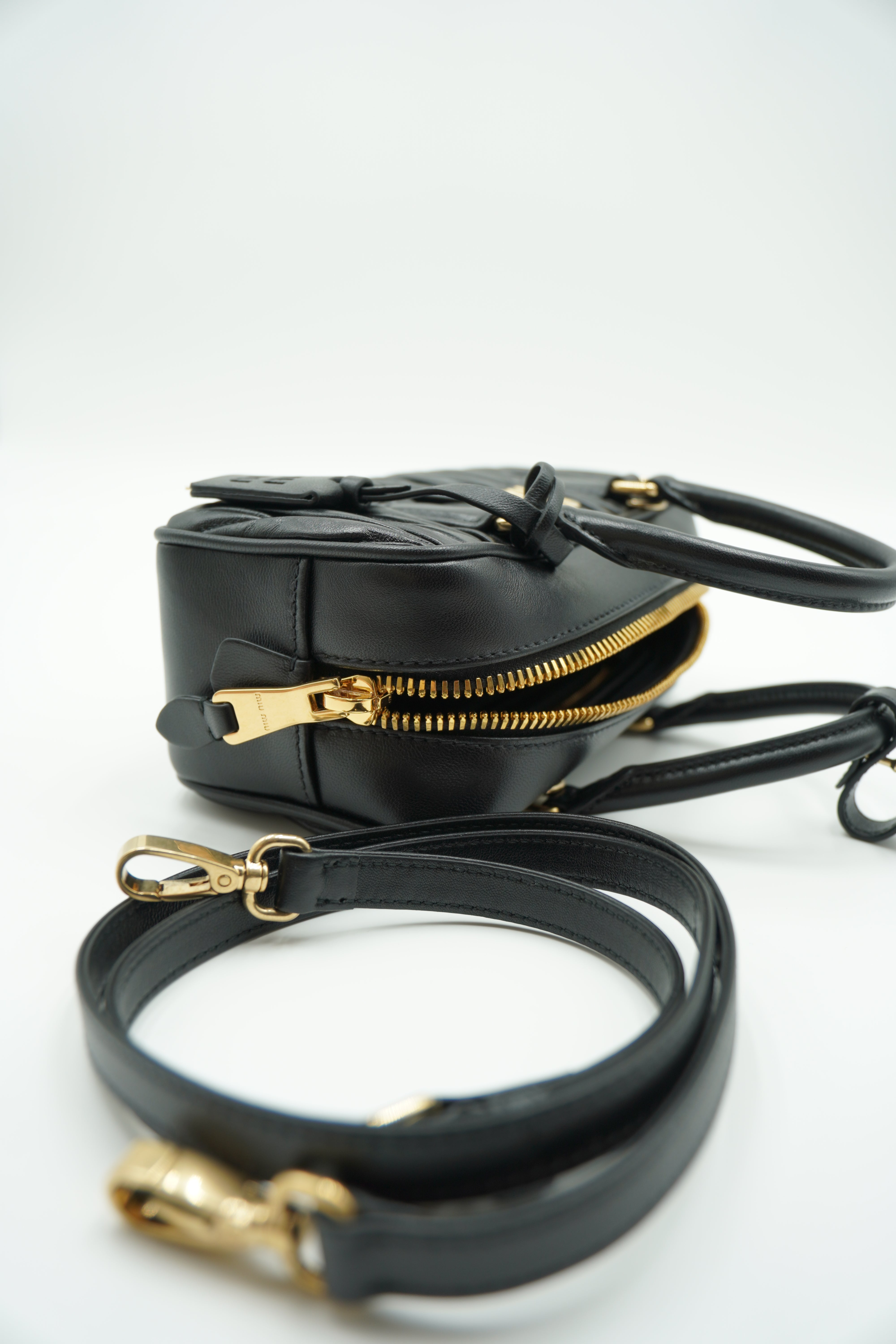 Bolso Miu Miu Arcadie en napa matelassé regular negra