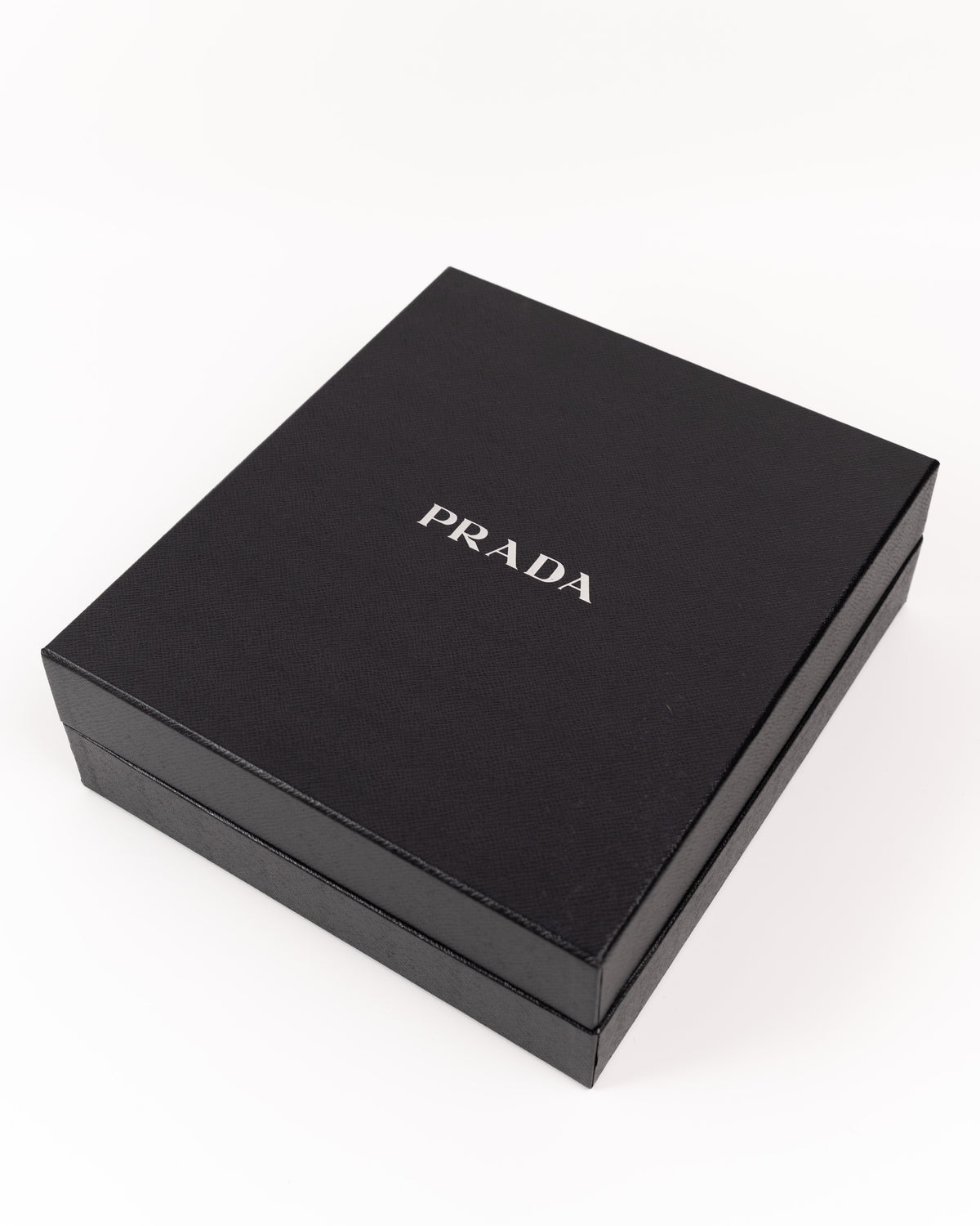 Prada Borsa Re-Edition 2000 Mini Pelliccia Bianca dettaglio pre-owned certificata - Aurea Luxury Lab