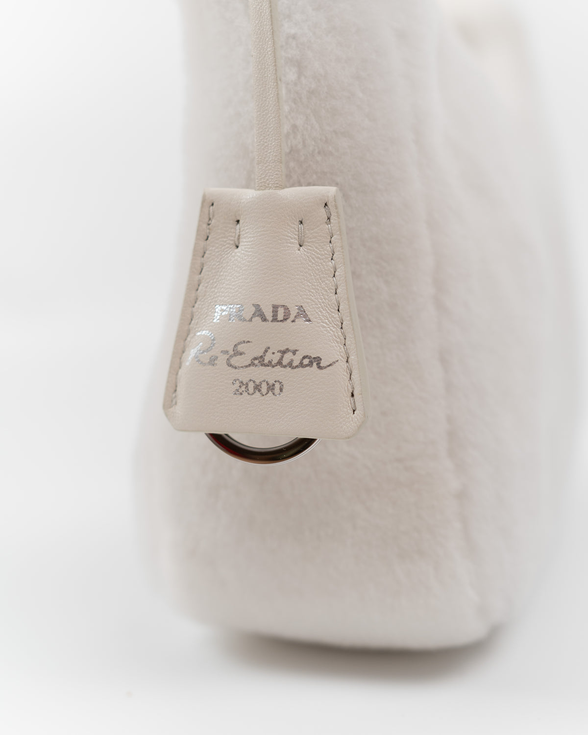 Prada Borsa Re-Edition 2000 Mini Pelliccia Bianca pre-owned autentica - Aurea Luxury Lab