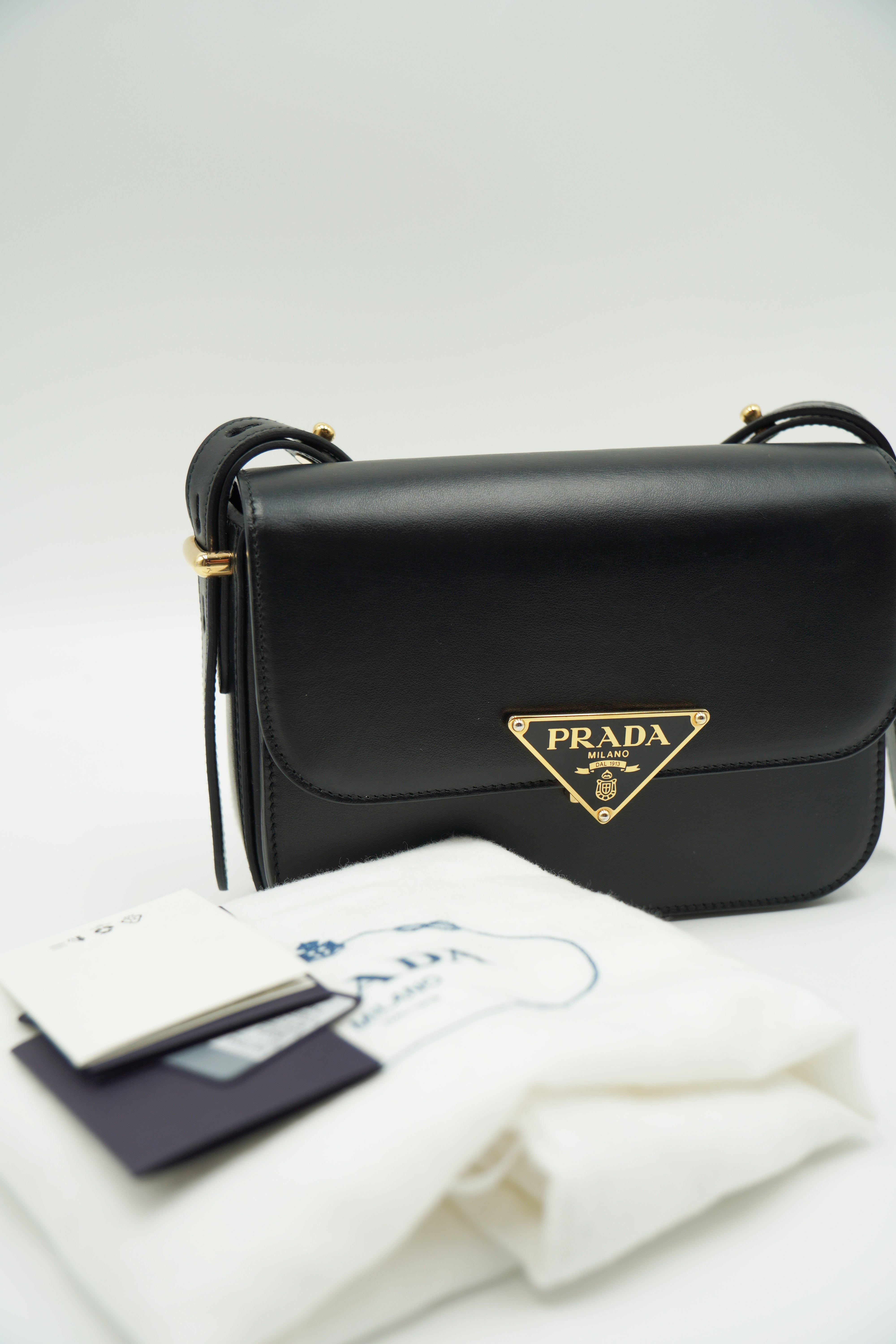 Prada Borsa Tracolla Embleme Pelle Nera - Usato Autentico