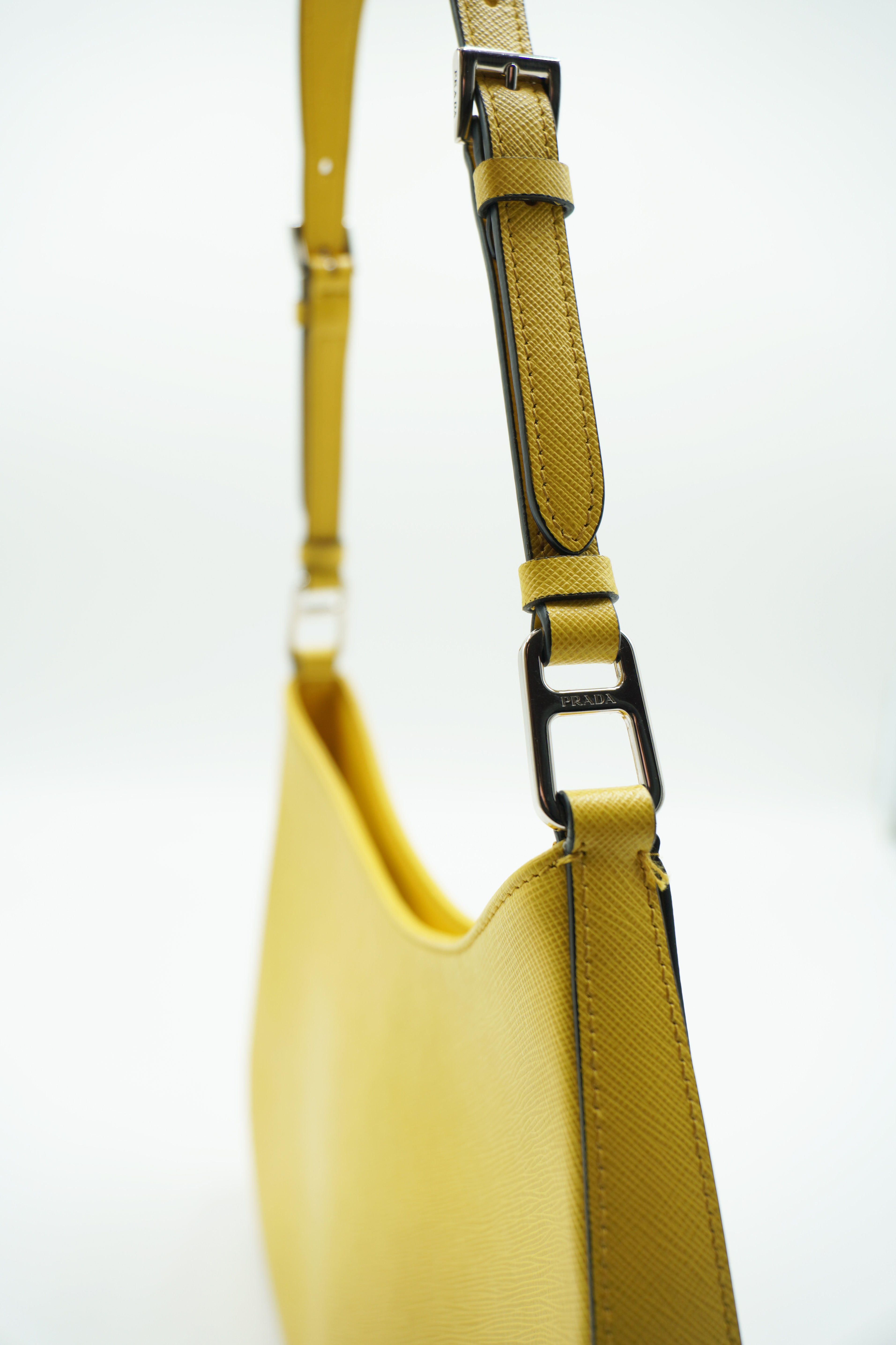 Bolso Prada Cleo en piel cepillada amarilla