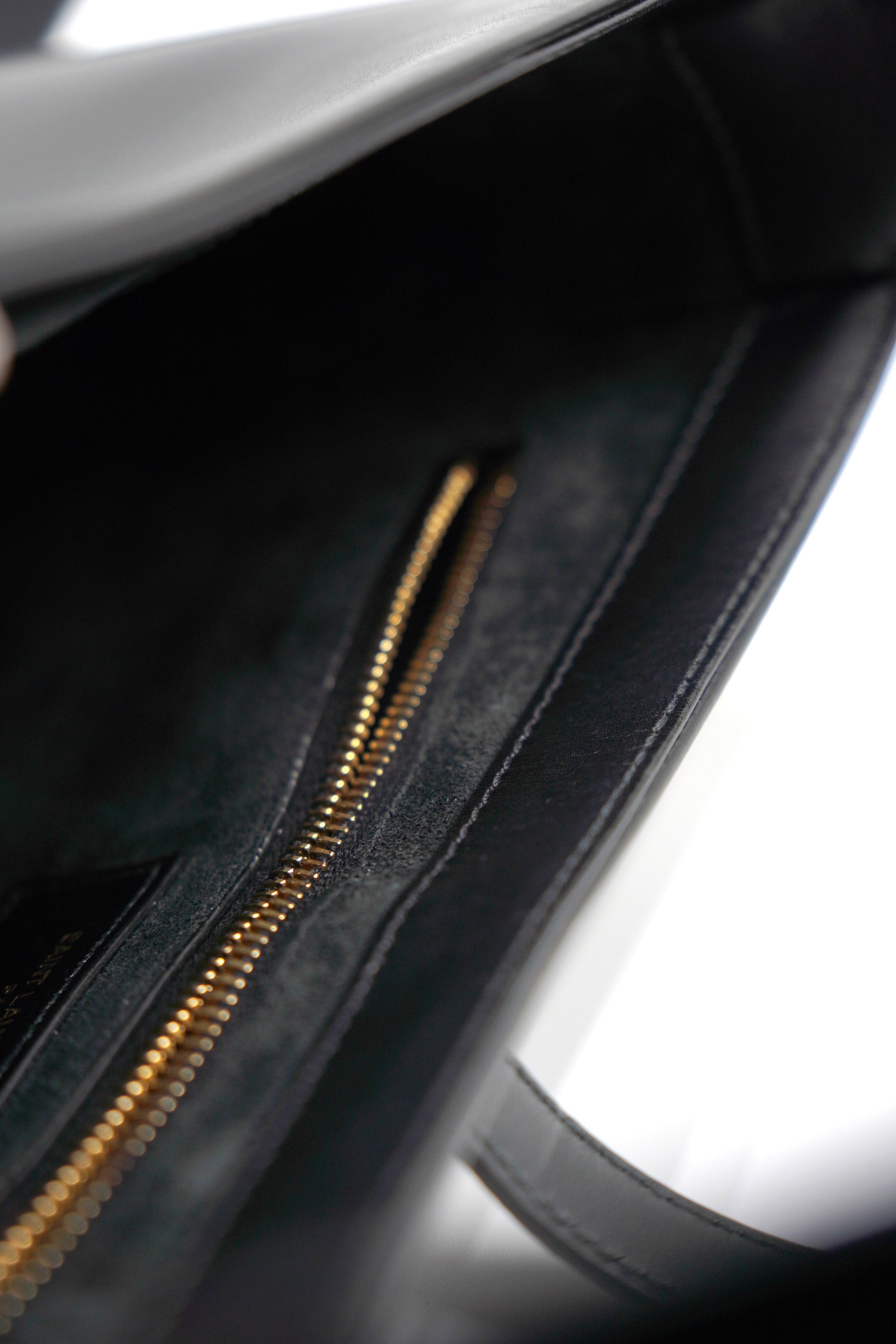 Saint Laurent Tasche Le 5 À 7 aus glattem schwarzem Leder — Authentisch gebraucht