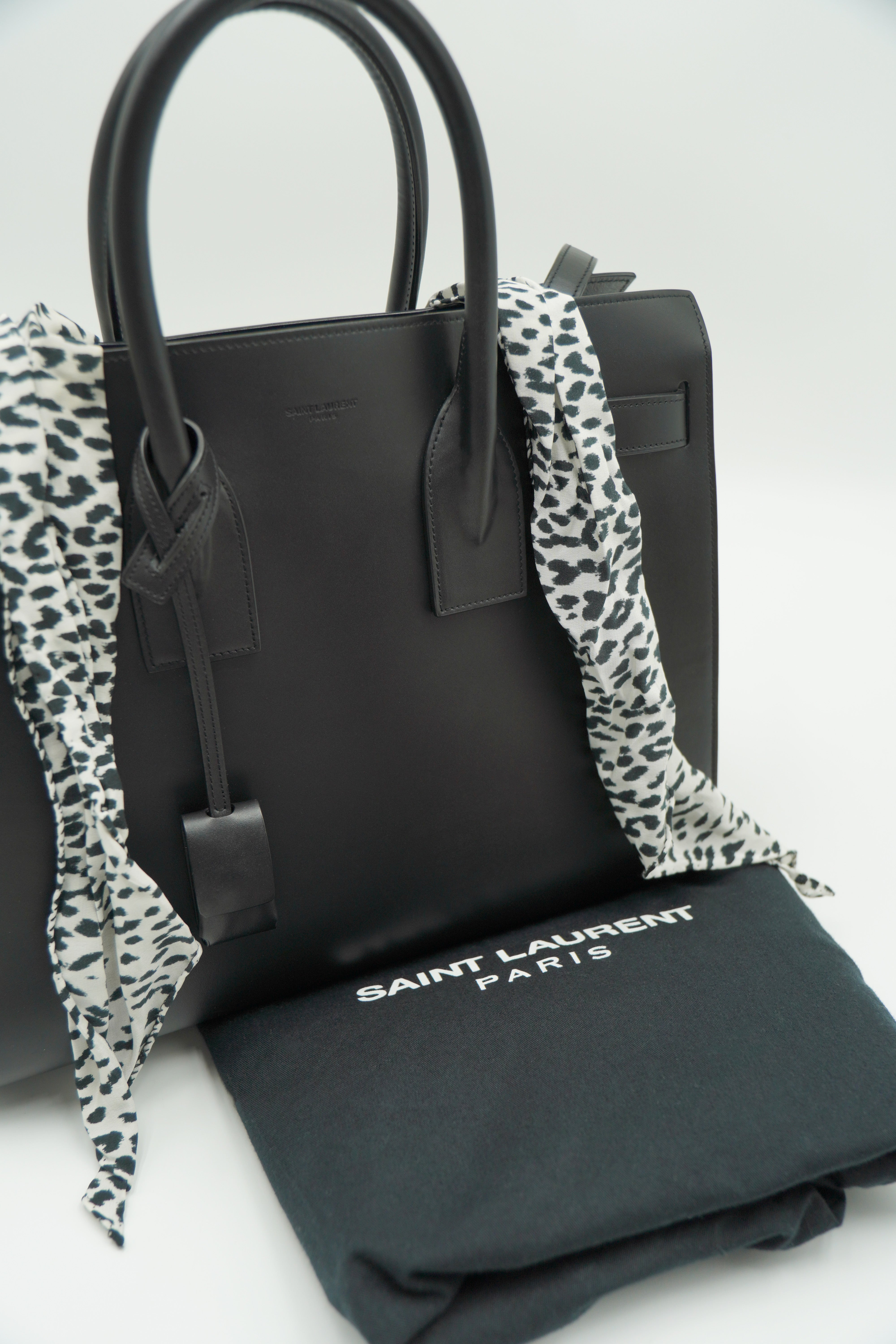 Saint Laurent Borsa Shopping in pelle nera Sac du Jour Medium usata autentica - Aurea Luxury Lab
