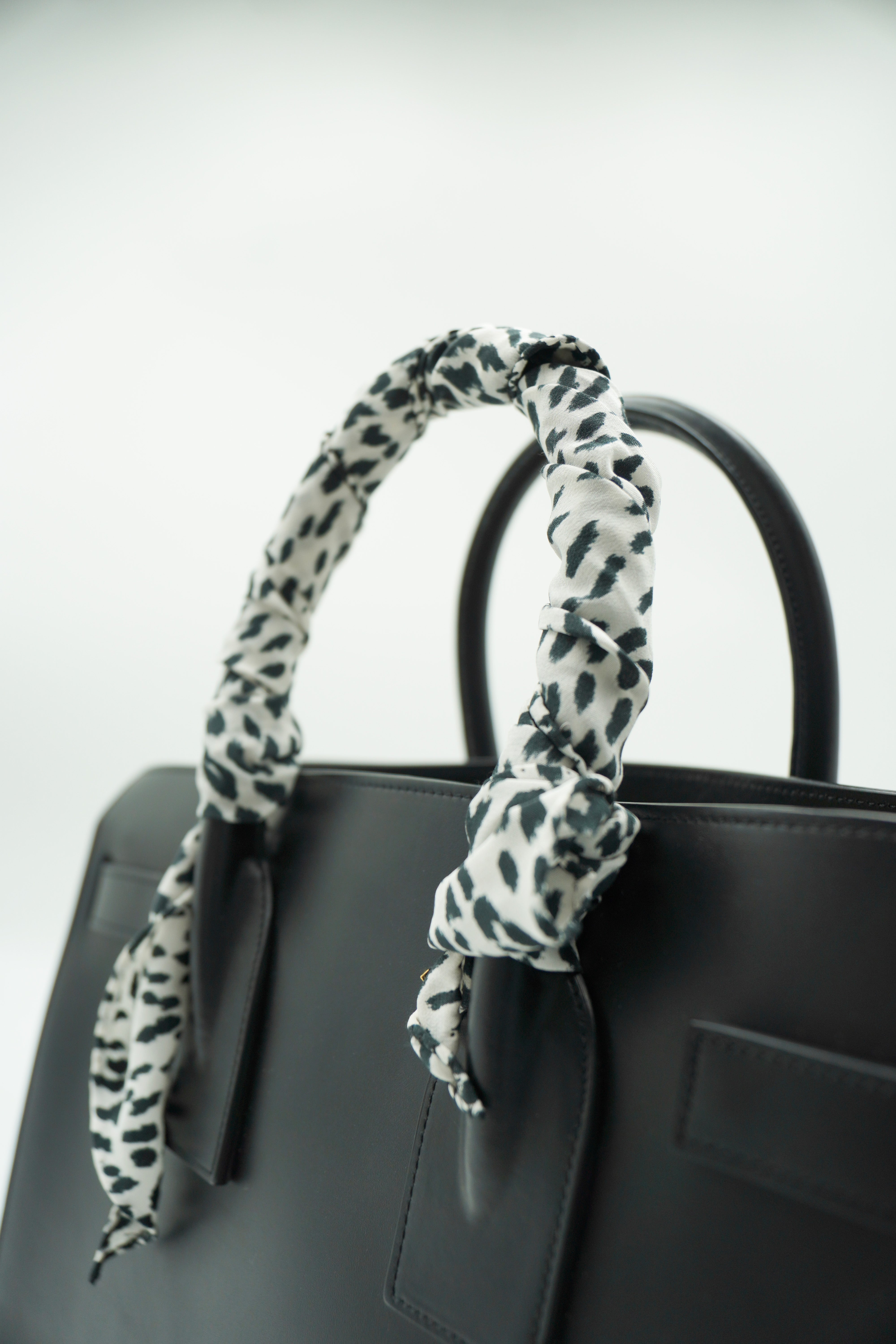 Saint Laurent Borsa Shopping in pelle nera Sac du Jour Medium usata autentica - Aurea Luxury Lab