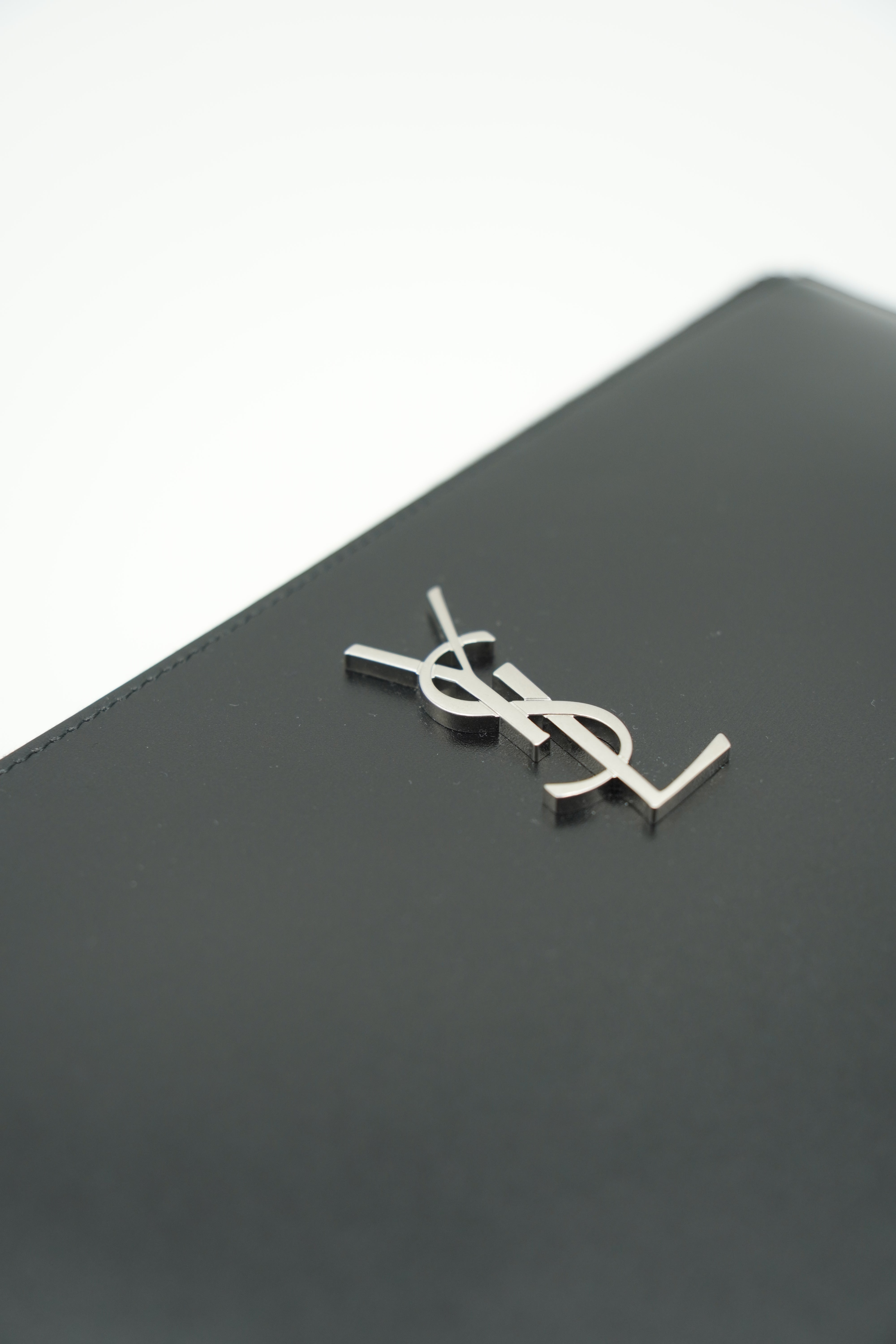 Saint Laurent Bolso Clutch Cassandre Negro