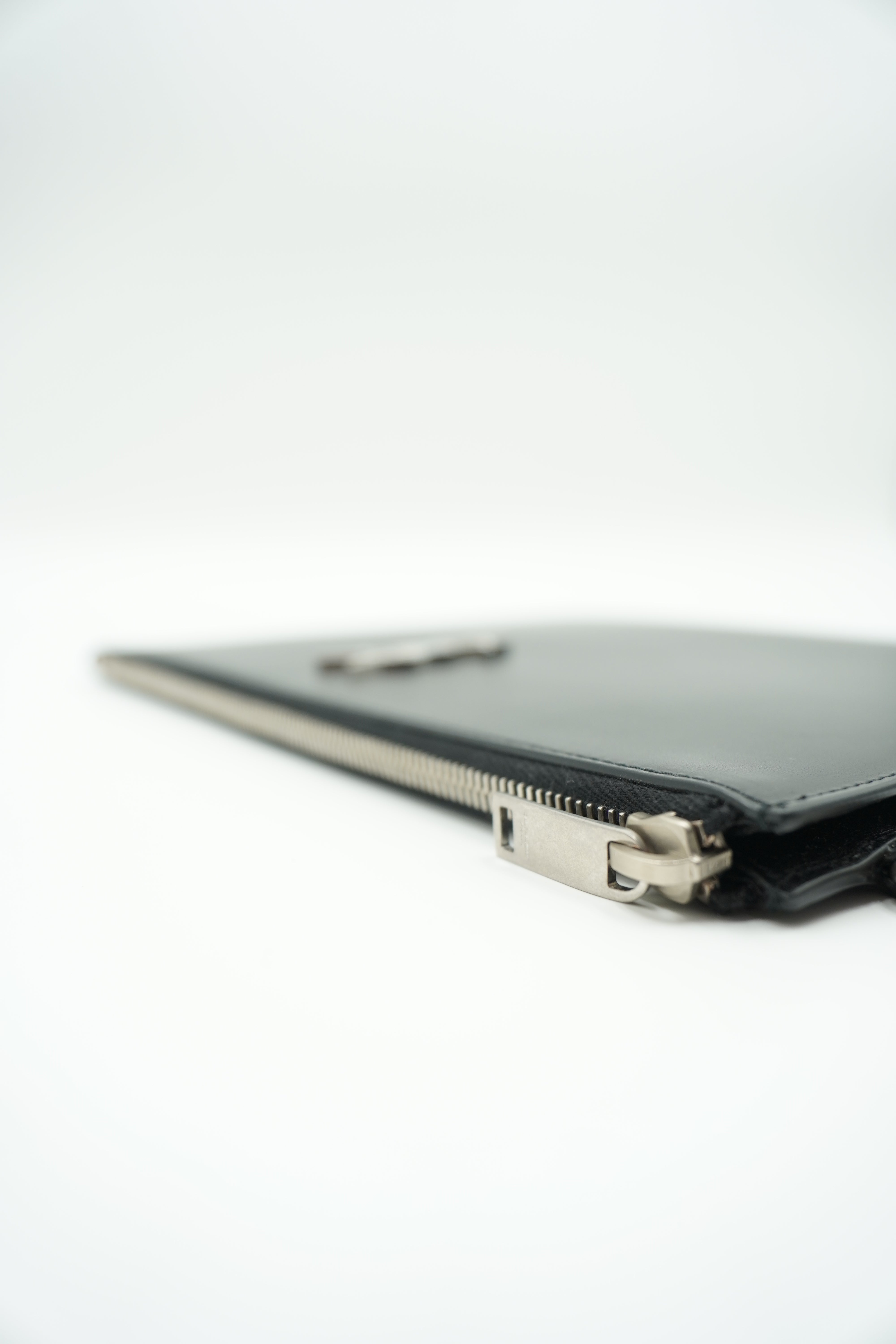 Saint Laurent Bolso Clutch Cassandre Negro