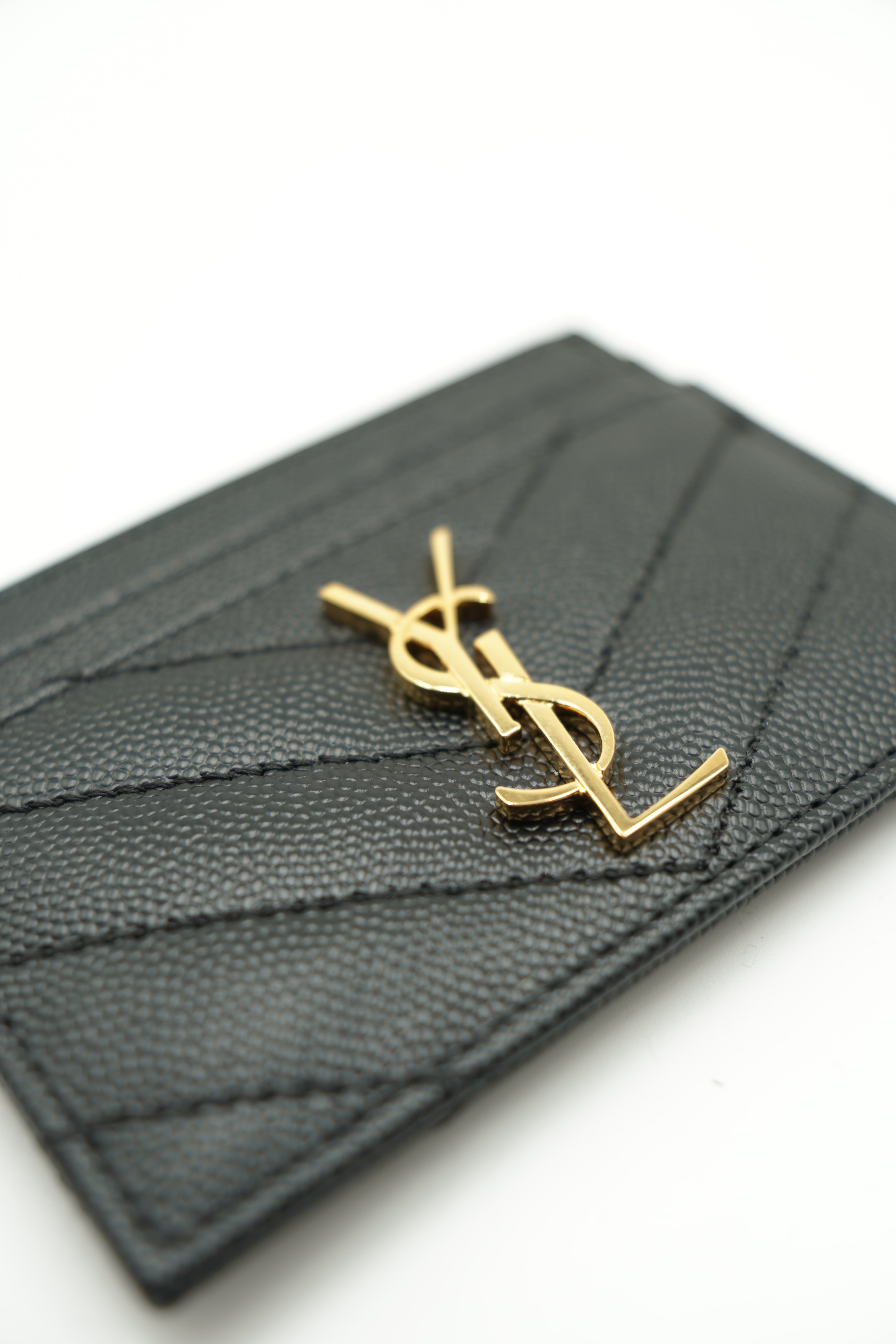 Tarjetero Saint Laurent Cassandre Matelassé de cuero negro
