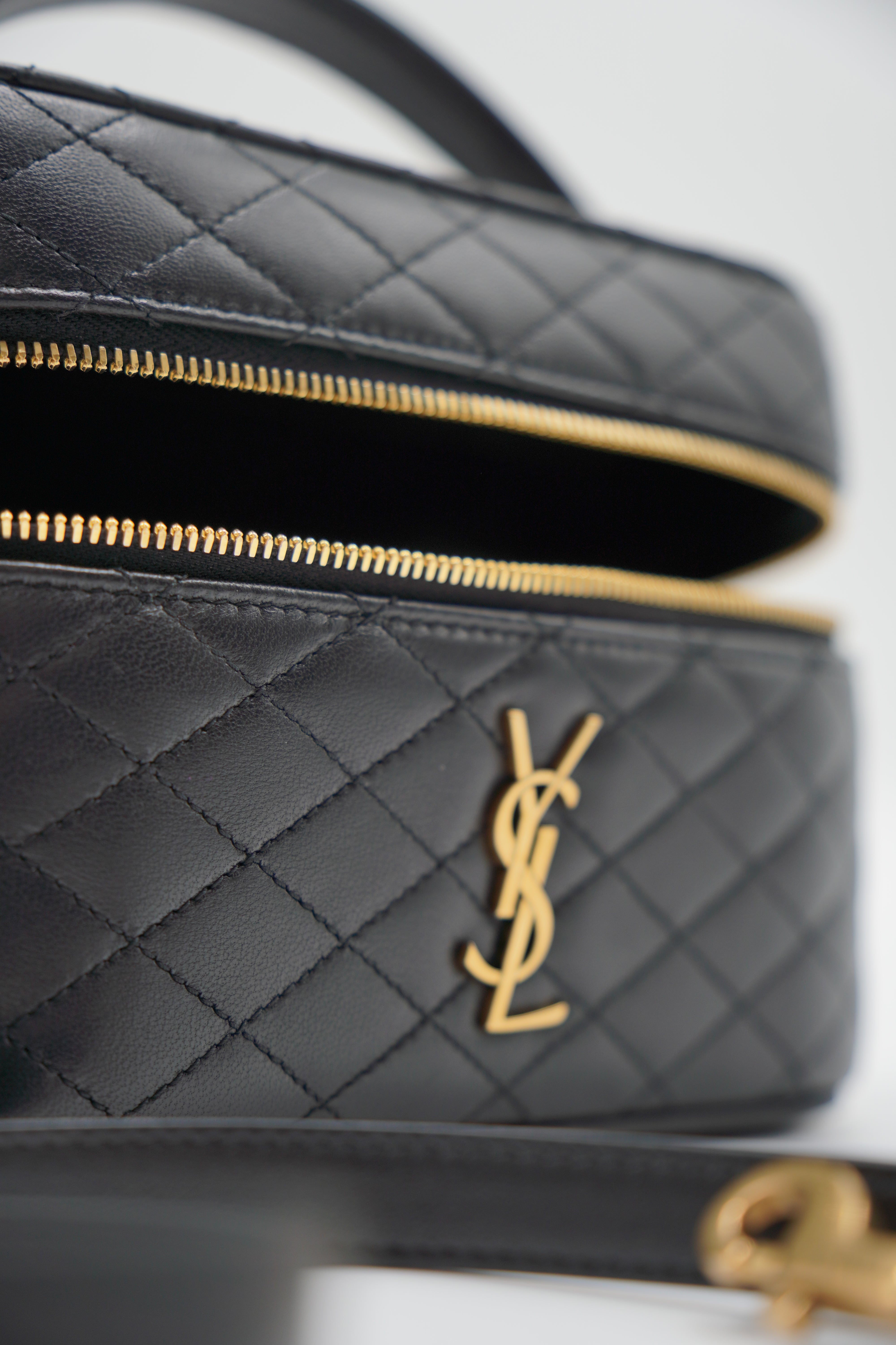 Saint Laurent Vanity Bag Gaby Medium Negro