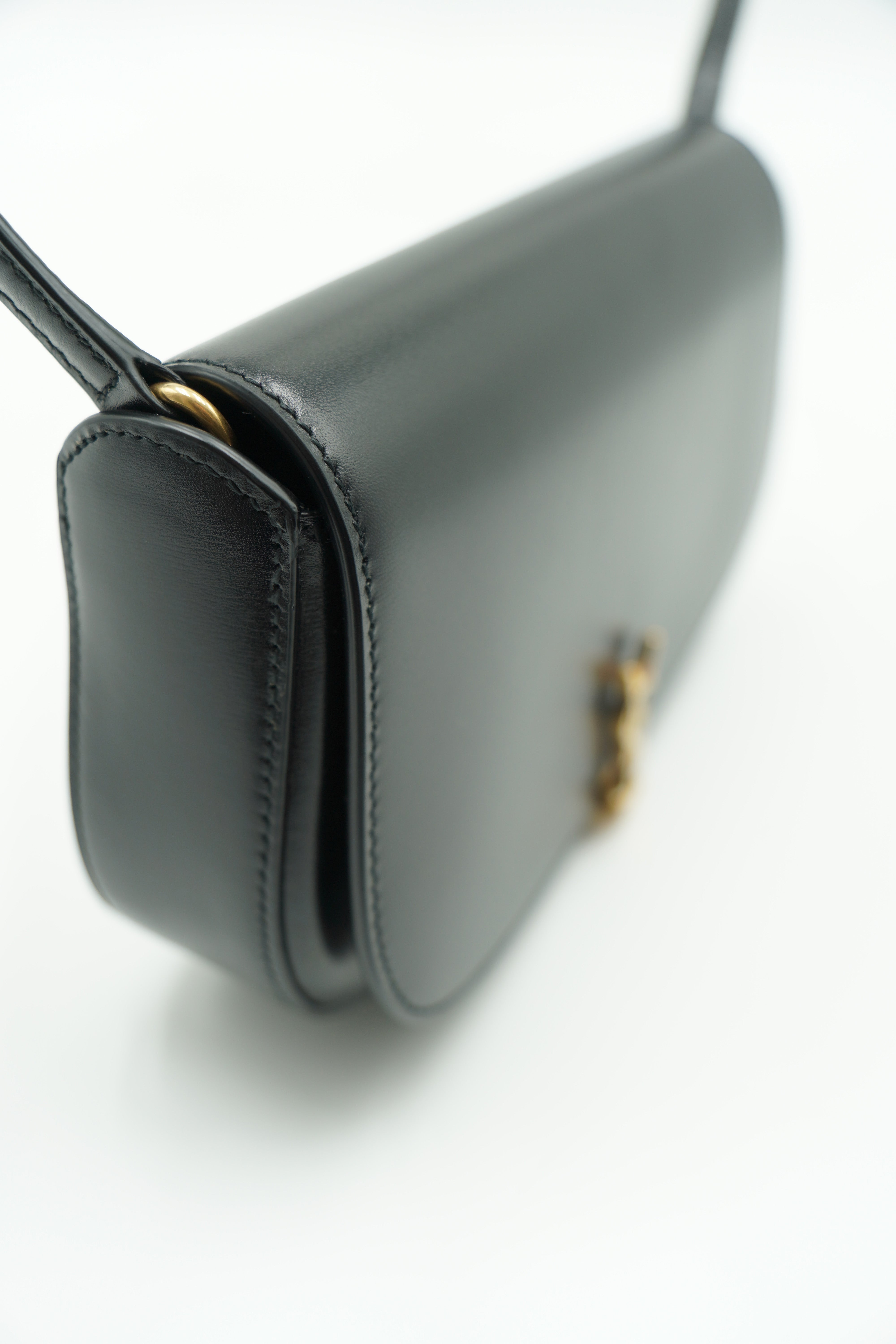 Bolso mini Voltaire de piel negra de Saint Laurent